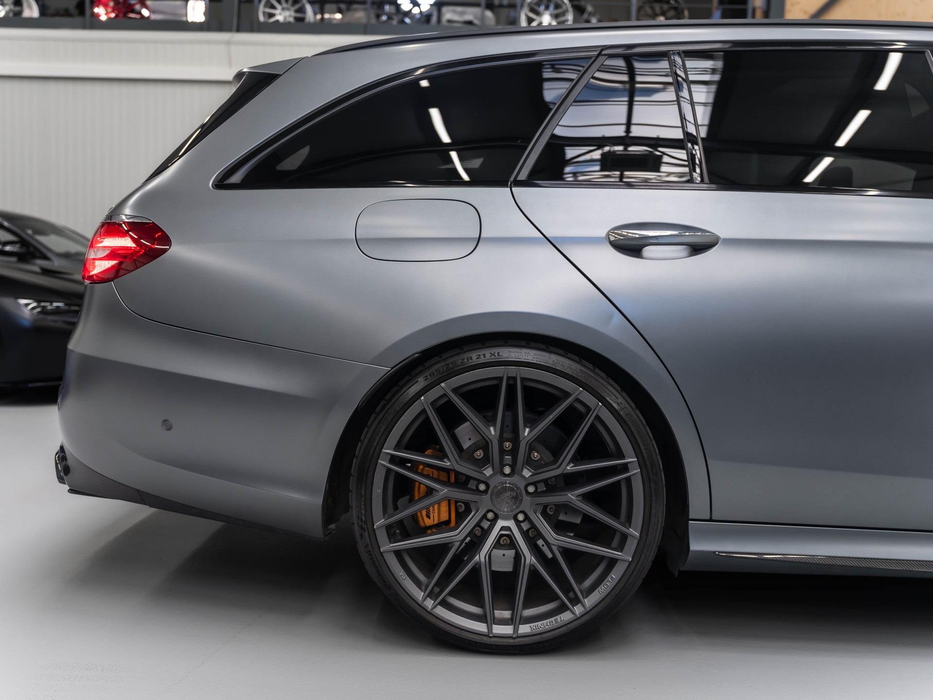 MERCEDES-BENZ E 63 AMG S 4 Matic 9G-Tronic-image-18