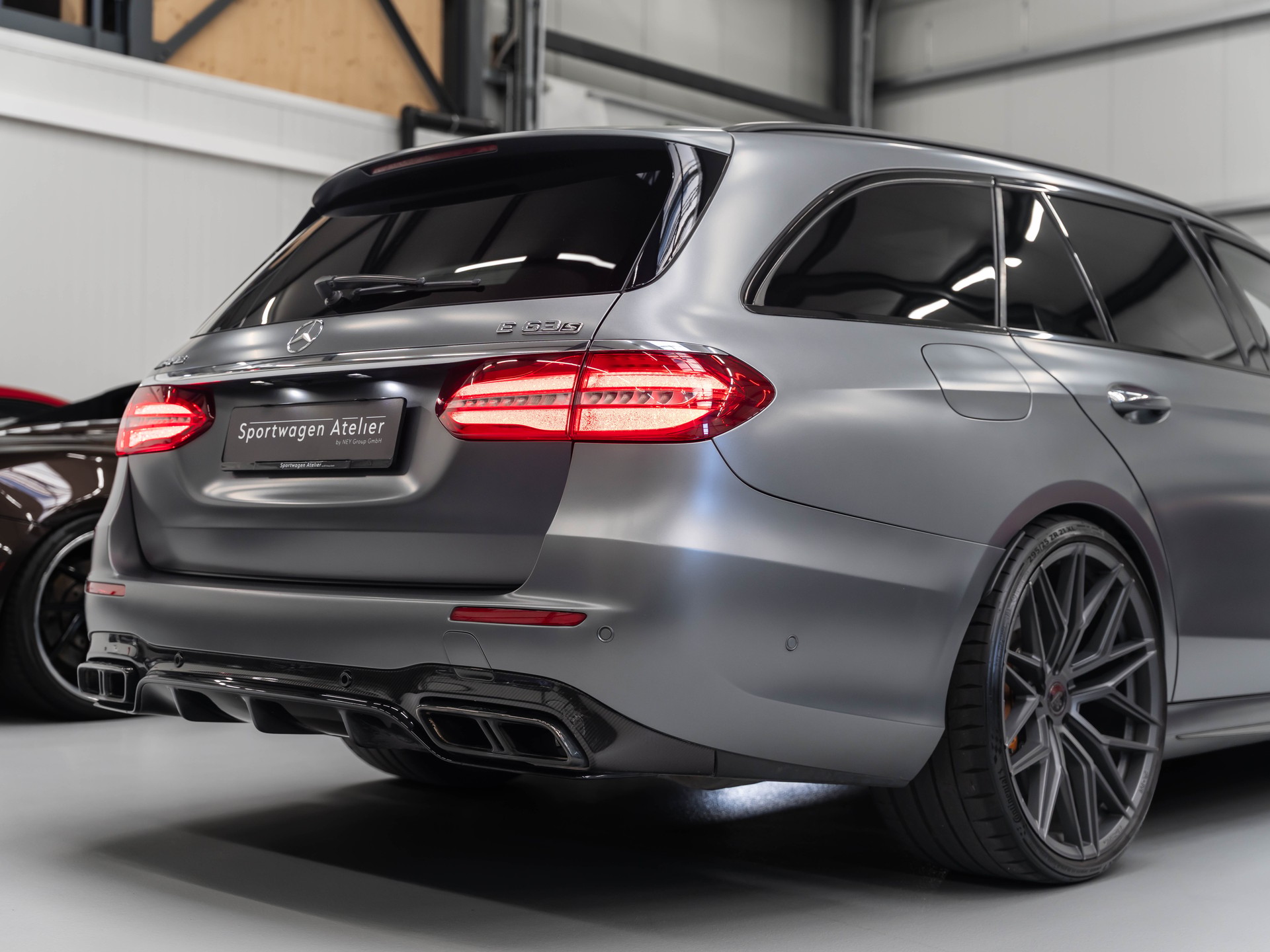 MERCEDES-BENZ E 63 AMG S 4 Matic 9G-Tronic-image-17