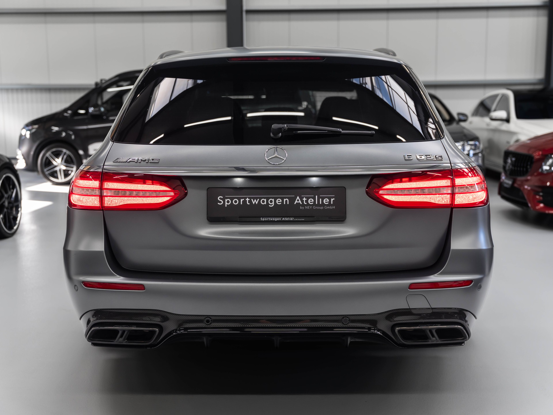 MERCEDES-BENZ E 63 AMG S 4 Matic 9G-Tronic-showroom-element-2