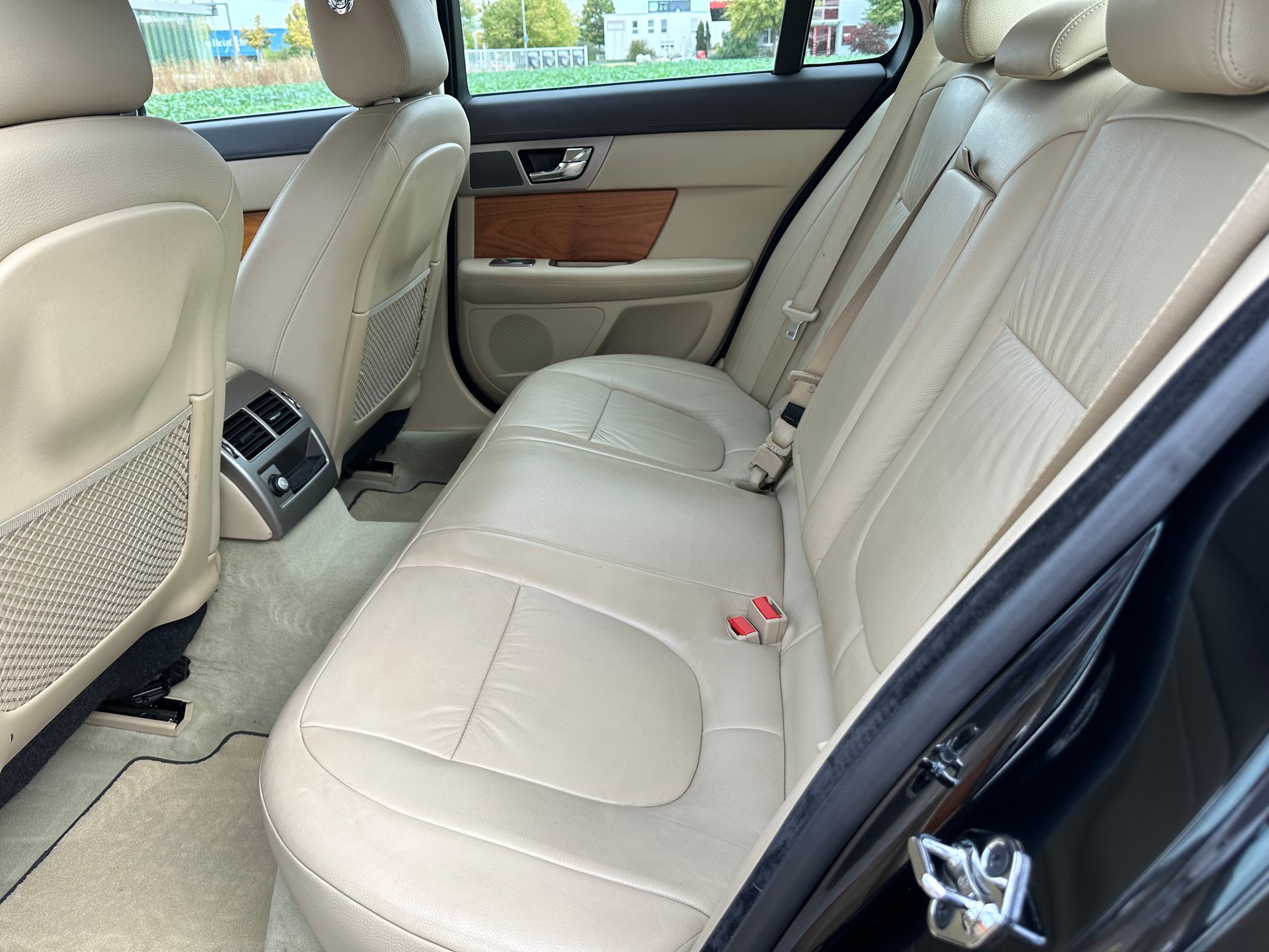 JAGUAR XF 3.0 V6 Greenwich Luxury-image-9