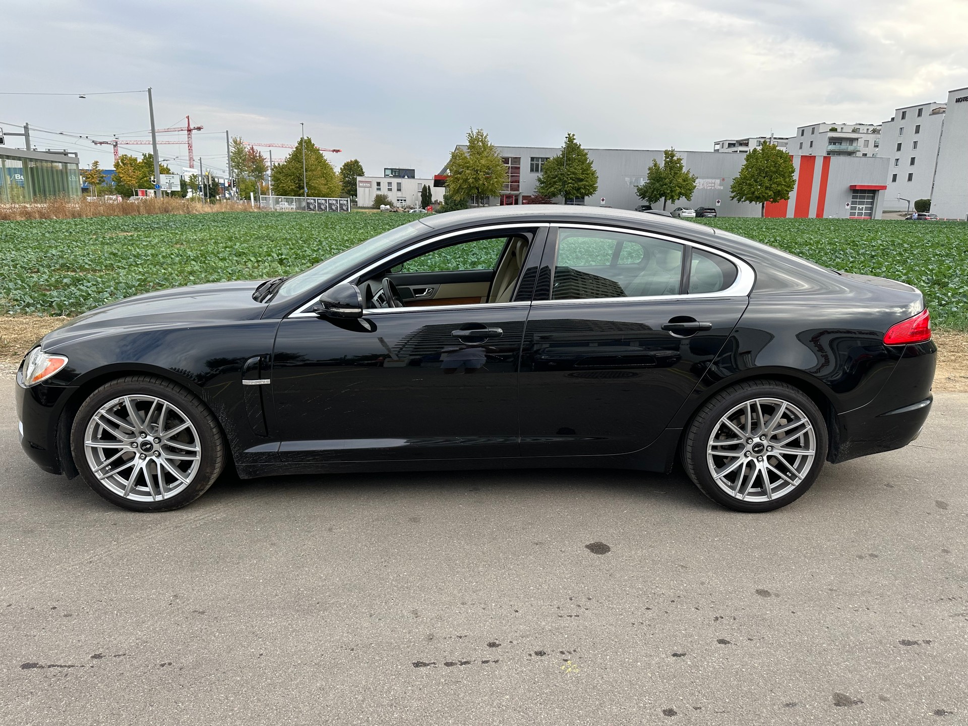 JAGUAR XF 3.0 V6 Greenwich Luxury-image-4