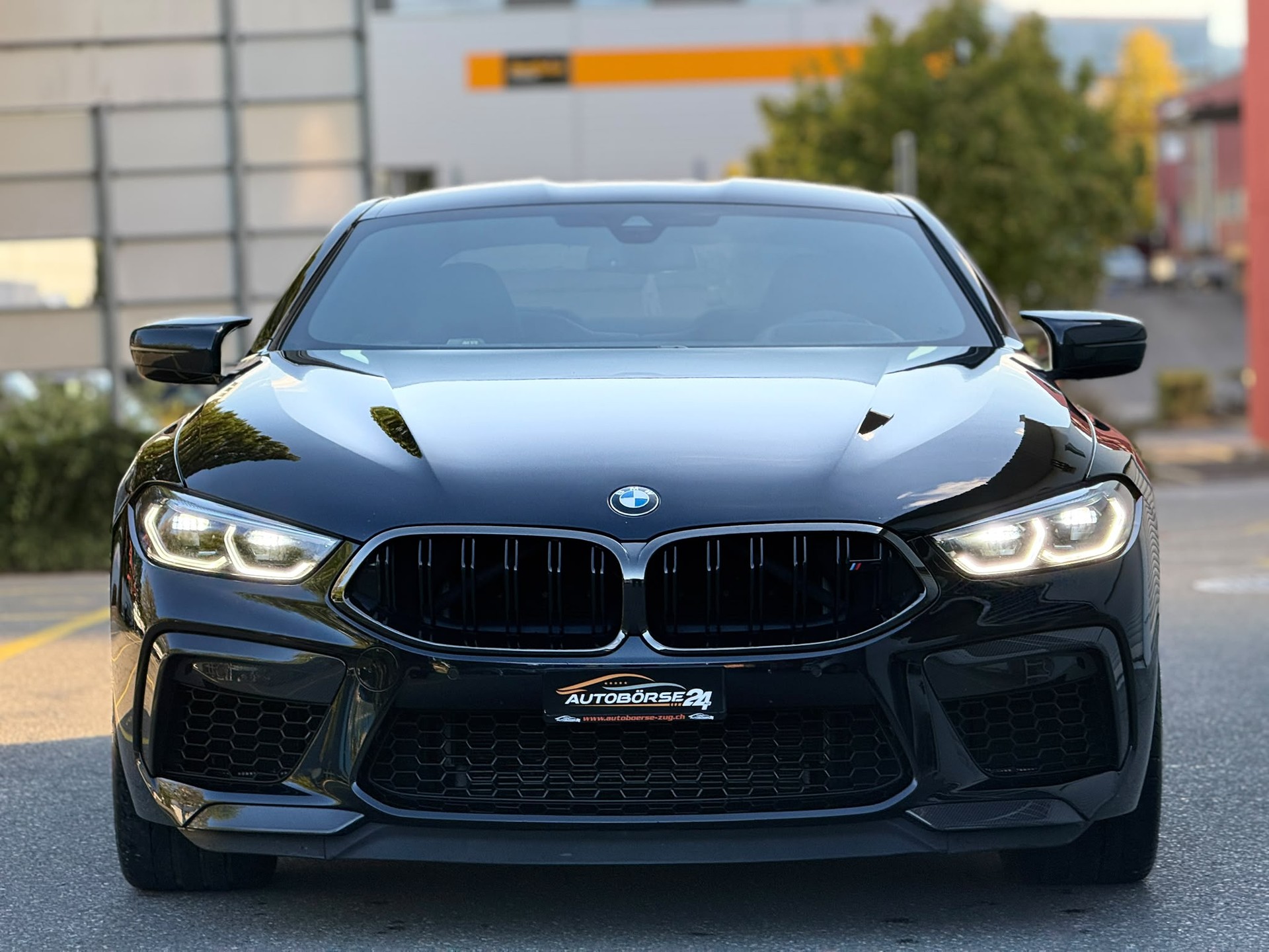 BMW M8 Competition xDrive Coupé-showroom-element-2