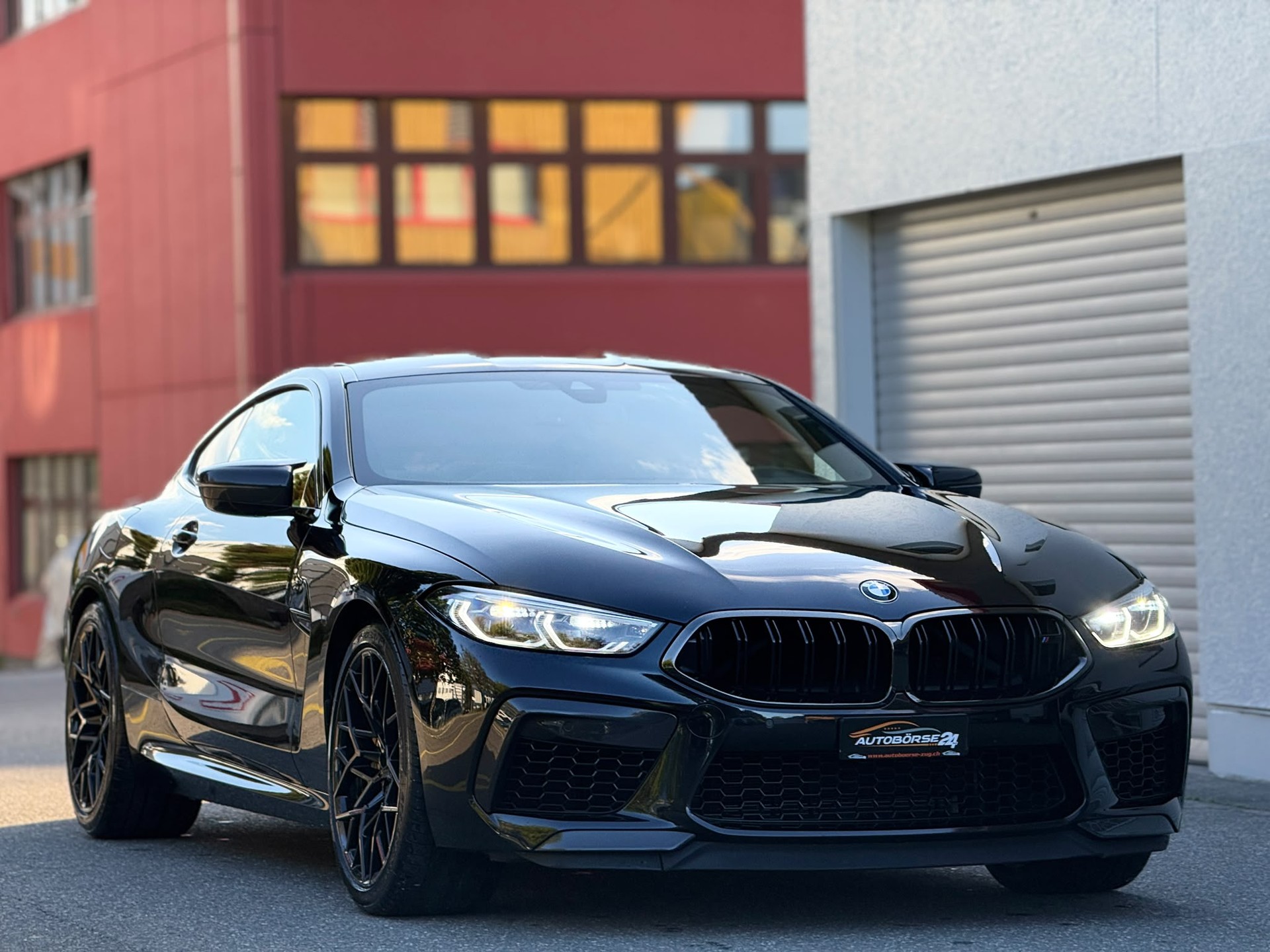 BMW M8 Competition xDrive Coupé-showroom-element-1