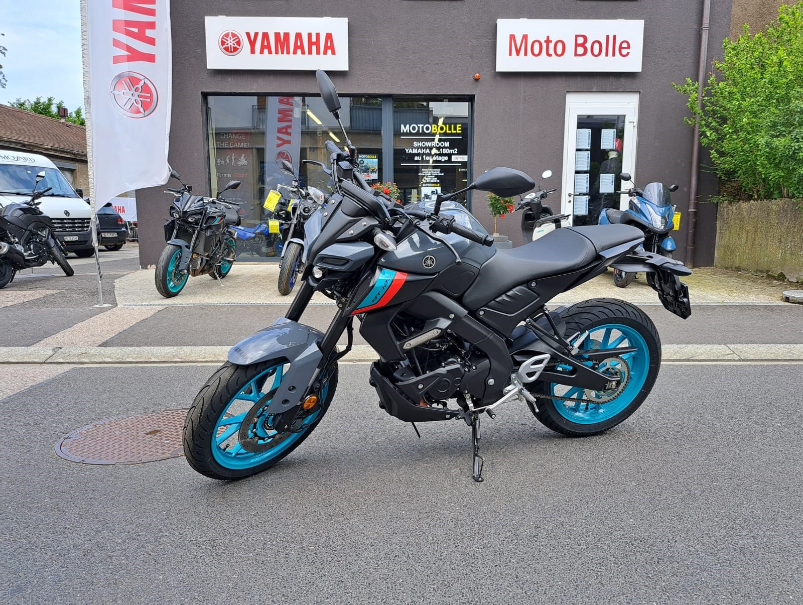 YAMAHA MT-125 ABS-showroom-element-2