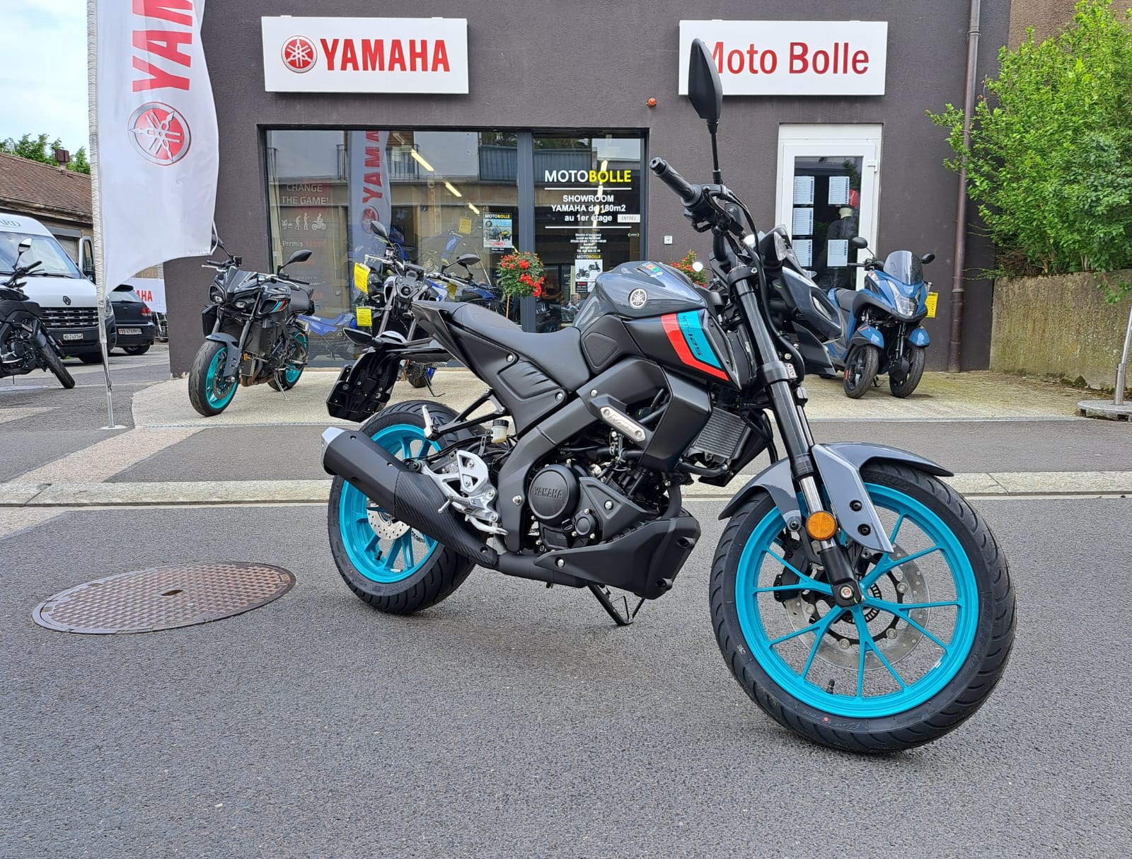 YAMAHA MT-125 ABS-showroom-element-1