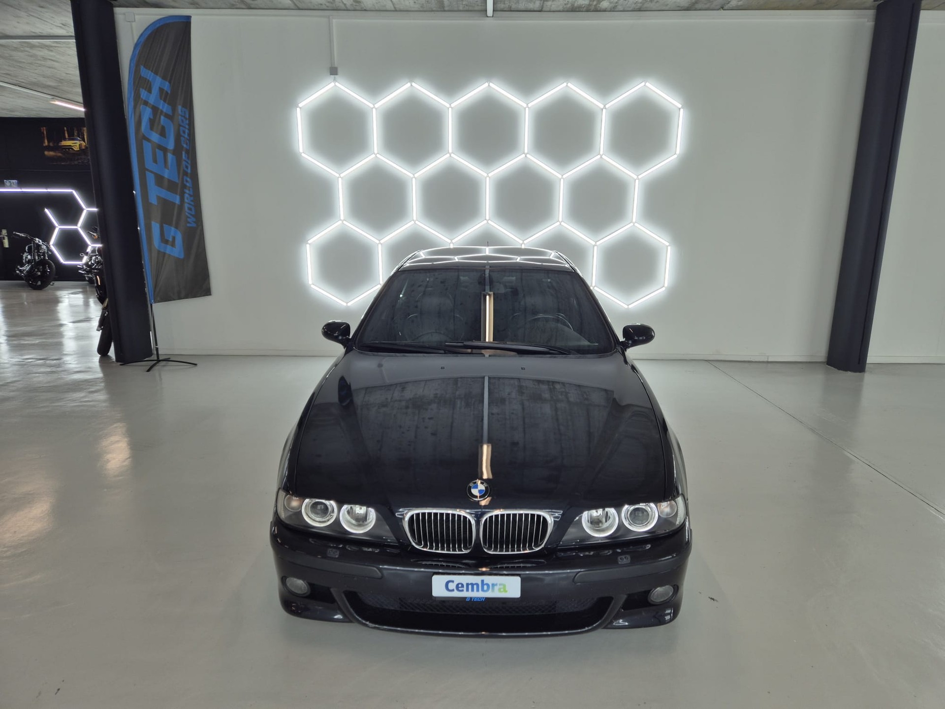 BMW M5 E39 V8-showroom-element-1
