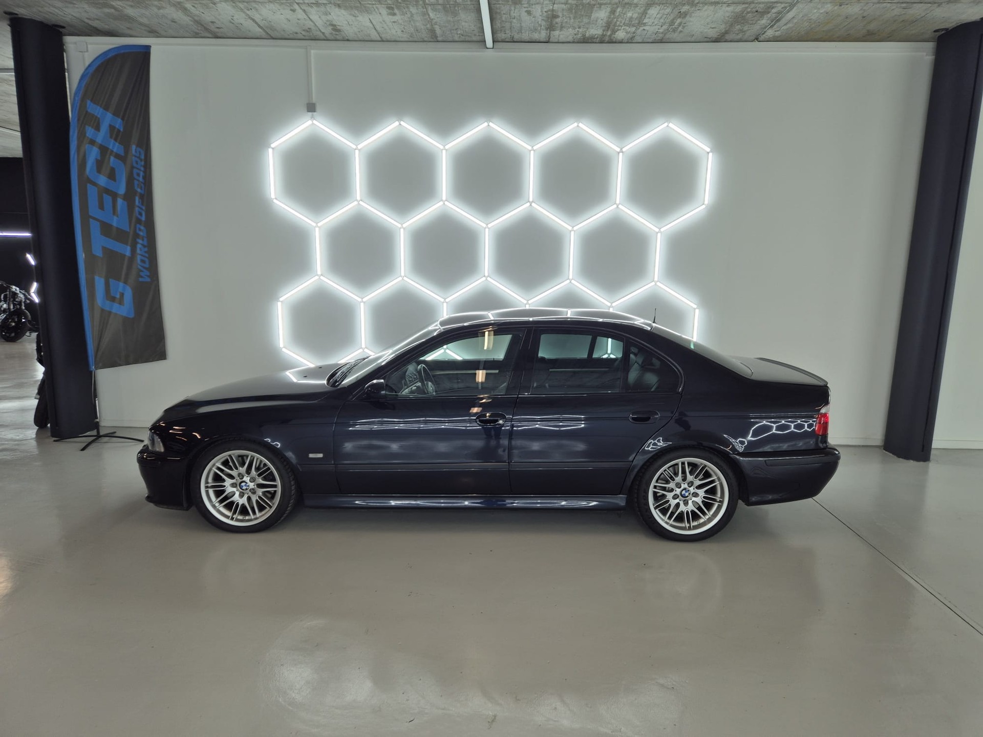 BMW M5 E39 V8-showroom-element-2