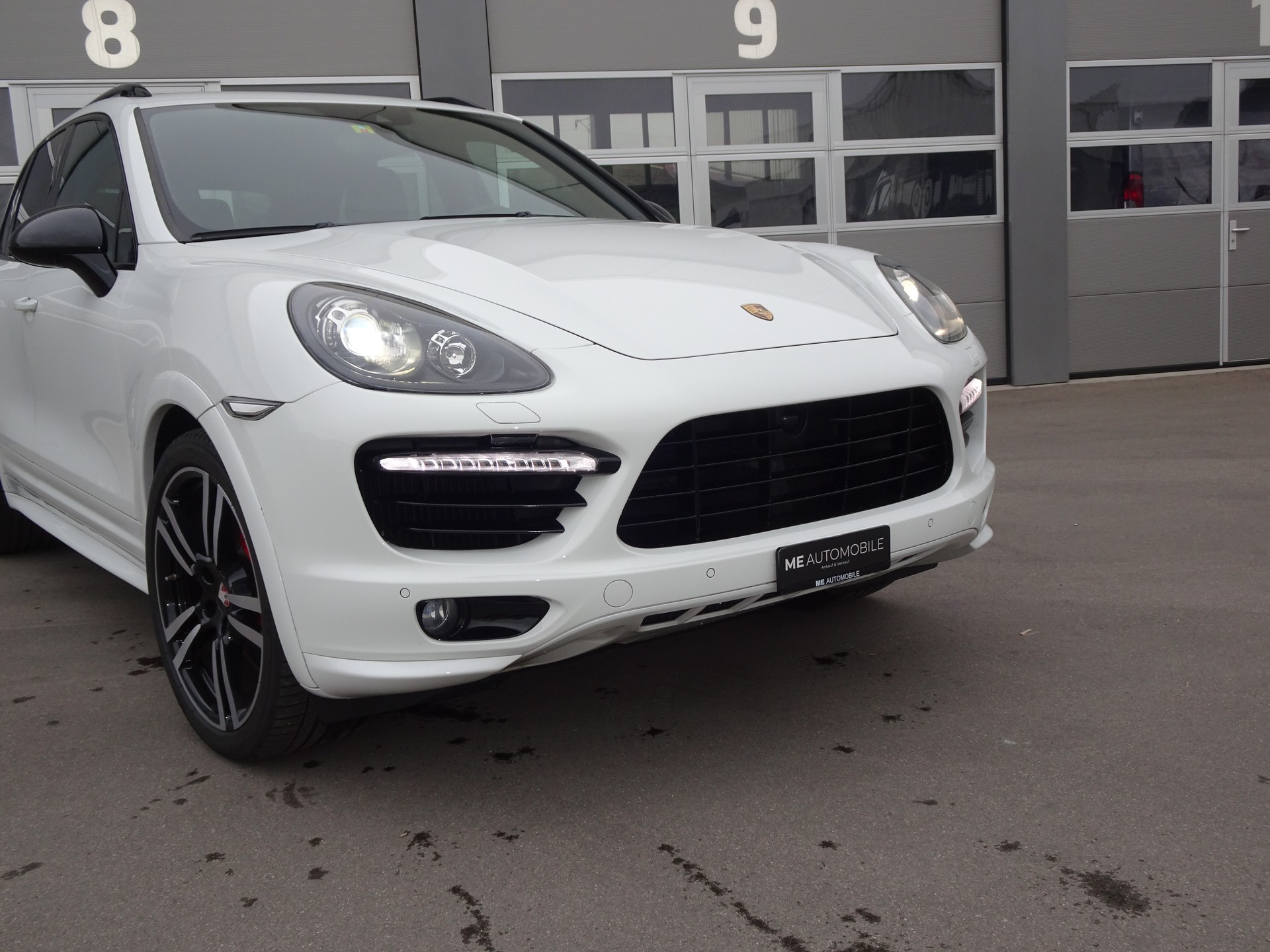 PORSCHE Cayenne Turbo-image-2
