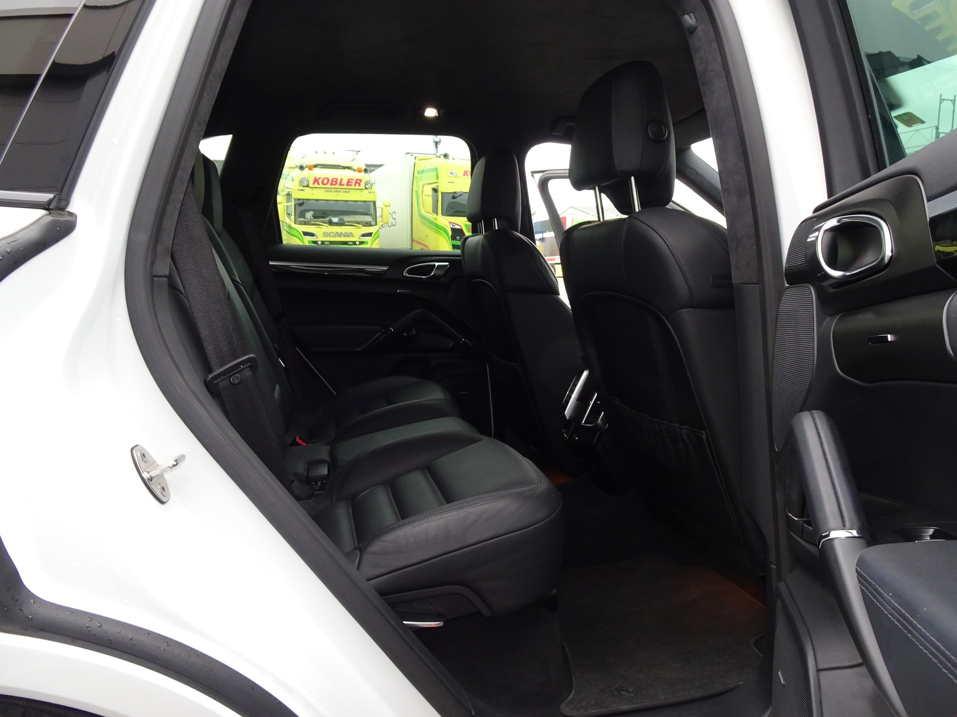 PORSCHE Cayenne Turbo-image-10
