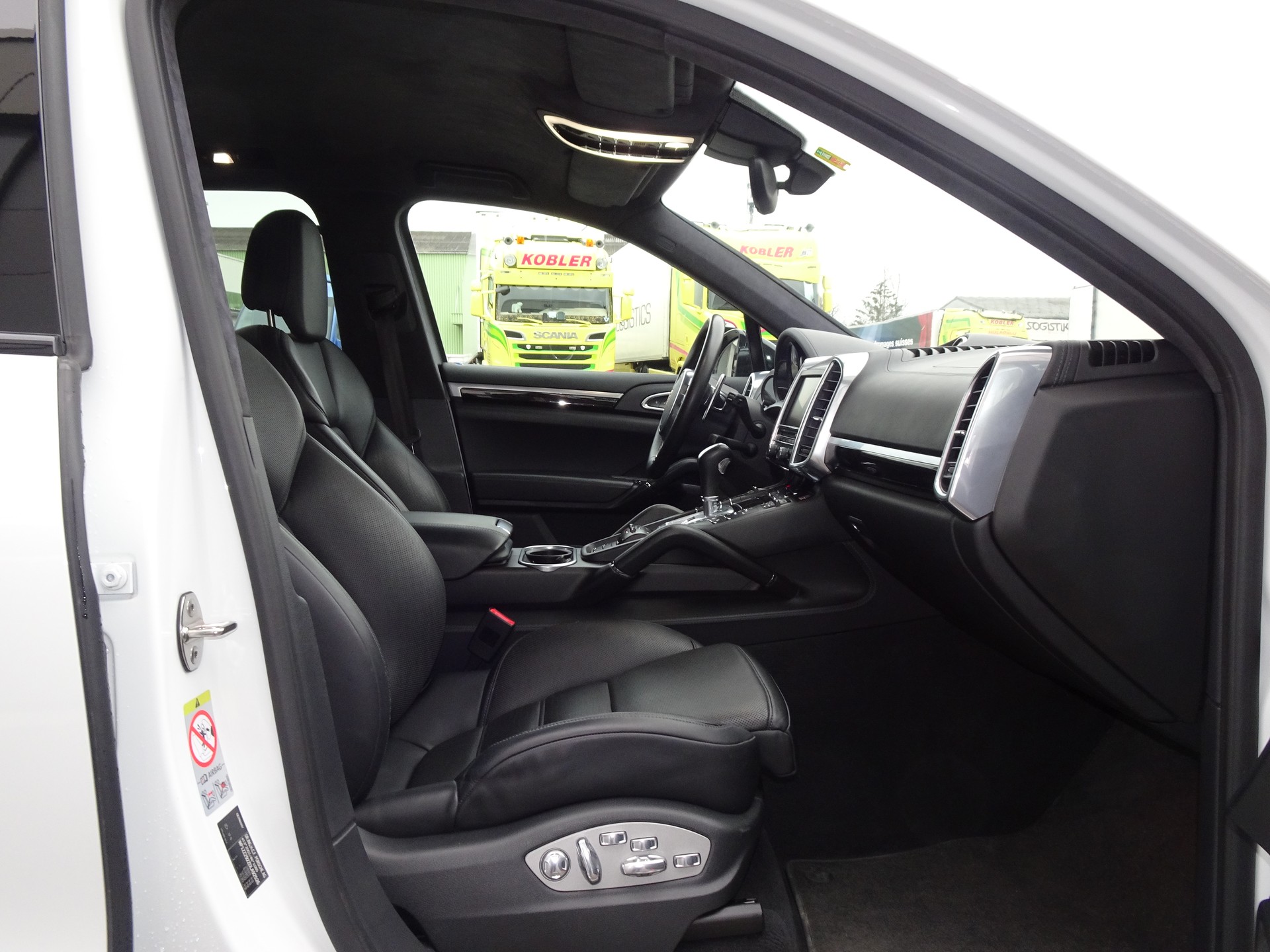 PORSCHE Cayenne Turbo-image-8