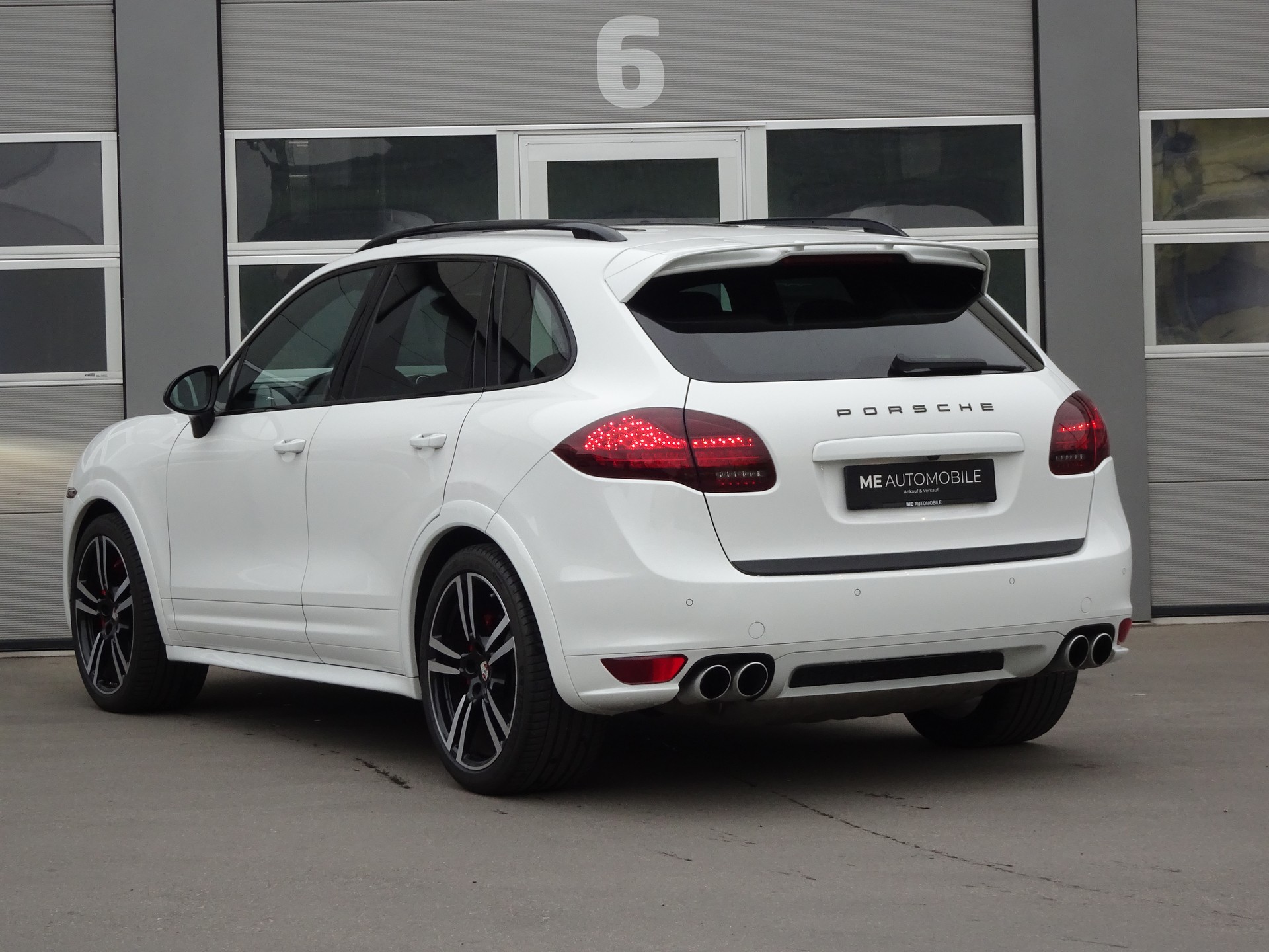 PORSCHE Cayenne Turbo-image-3