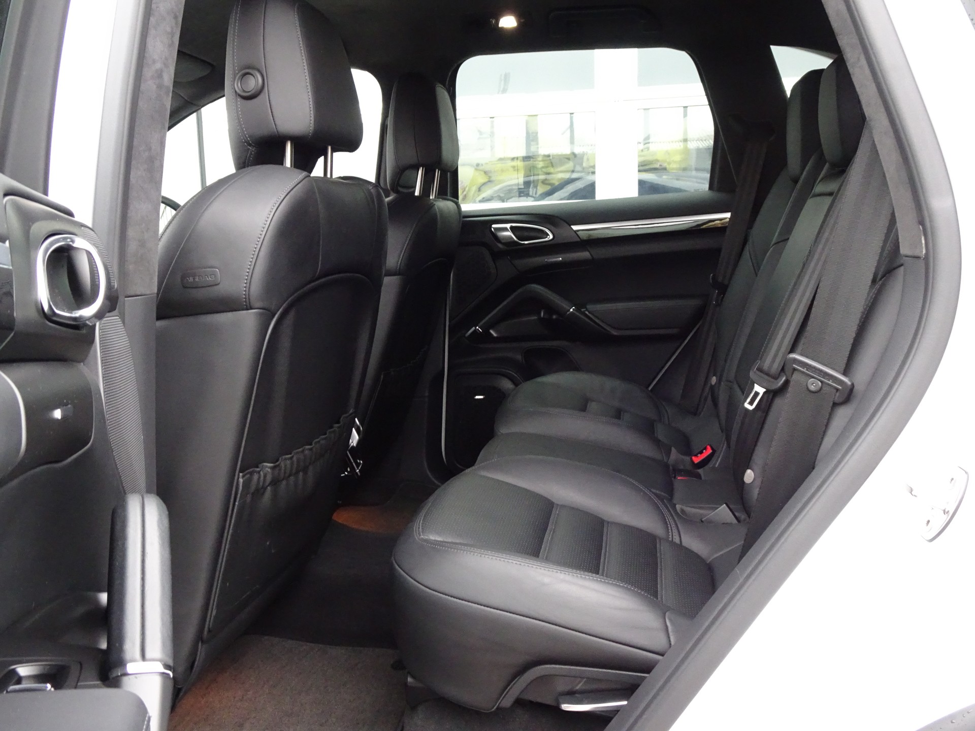 PORSCHE Cayenne Turbo-image-9