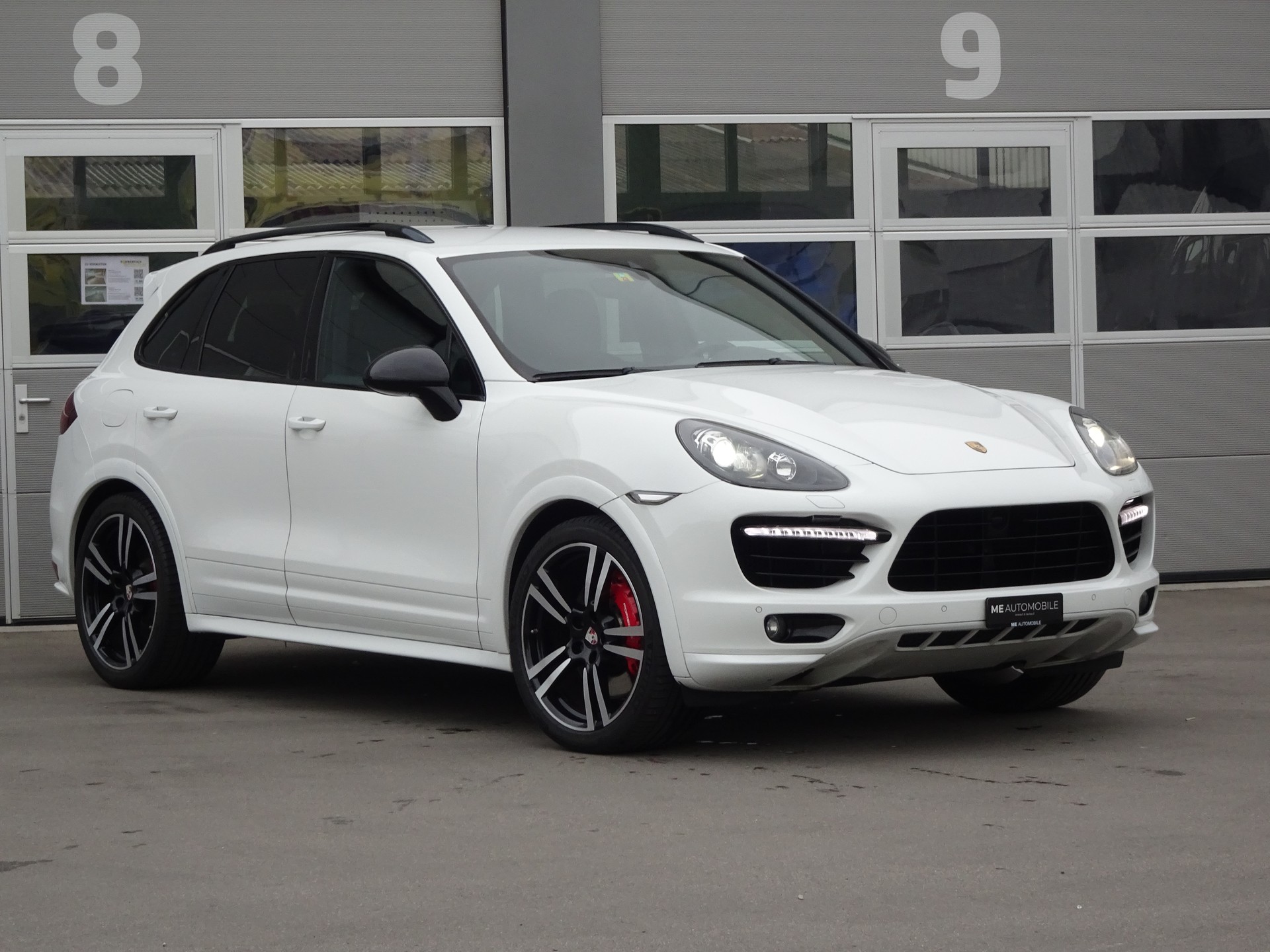 PORSCHE Cayenne Turbo-image-1