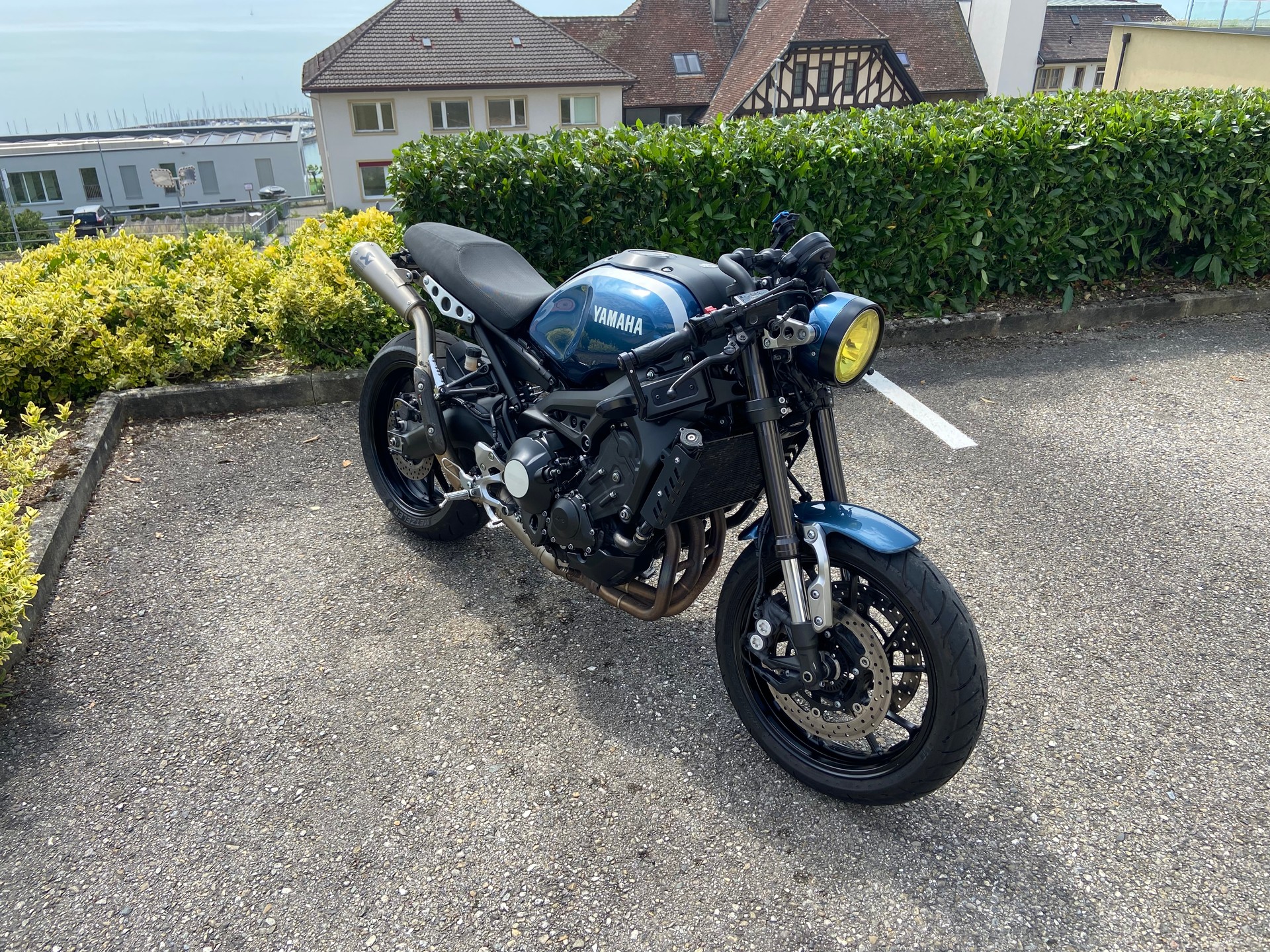 YAMAHA XSR 900-image-1