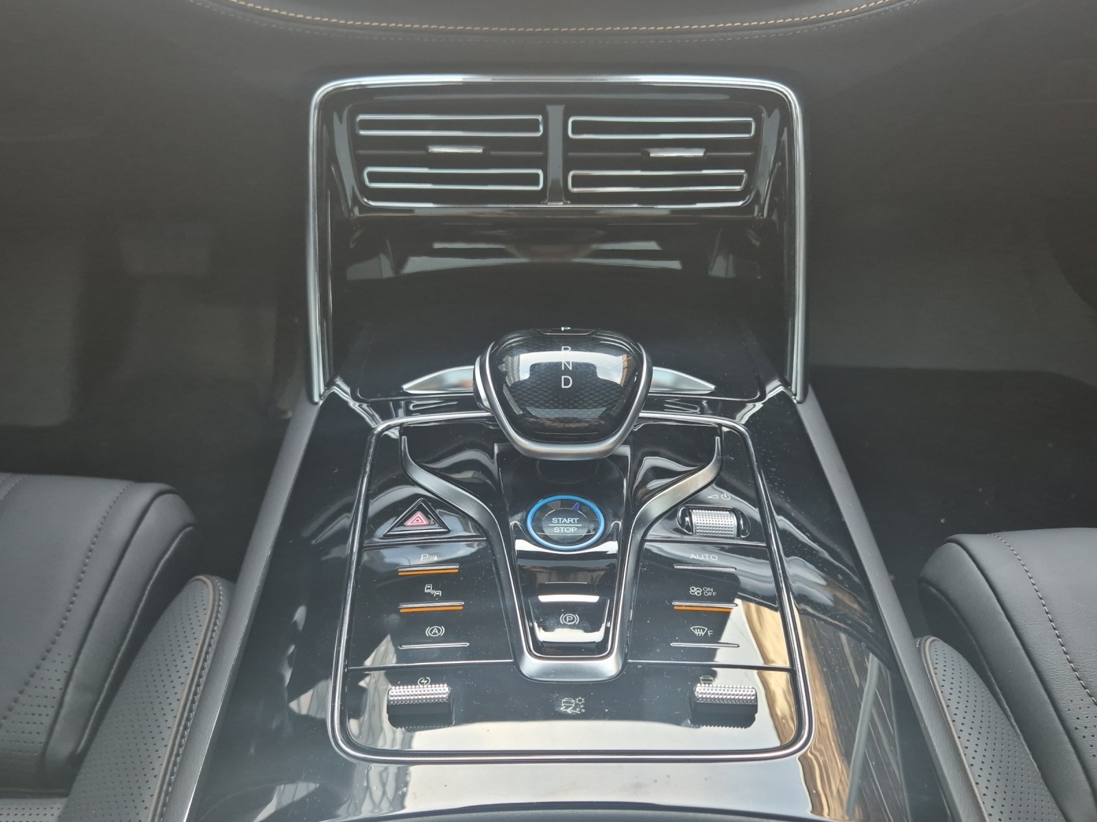 BYD TANG Flagship 7Pl. 4x4-image-18