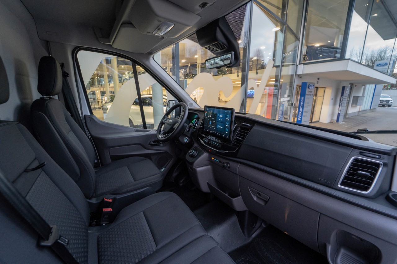 FORD E-Transit Van 350 L3H2 68kWh Trend-image-11