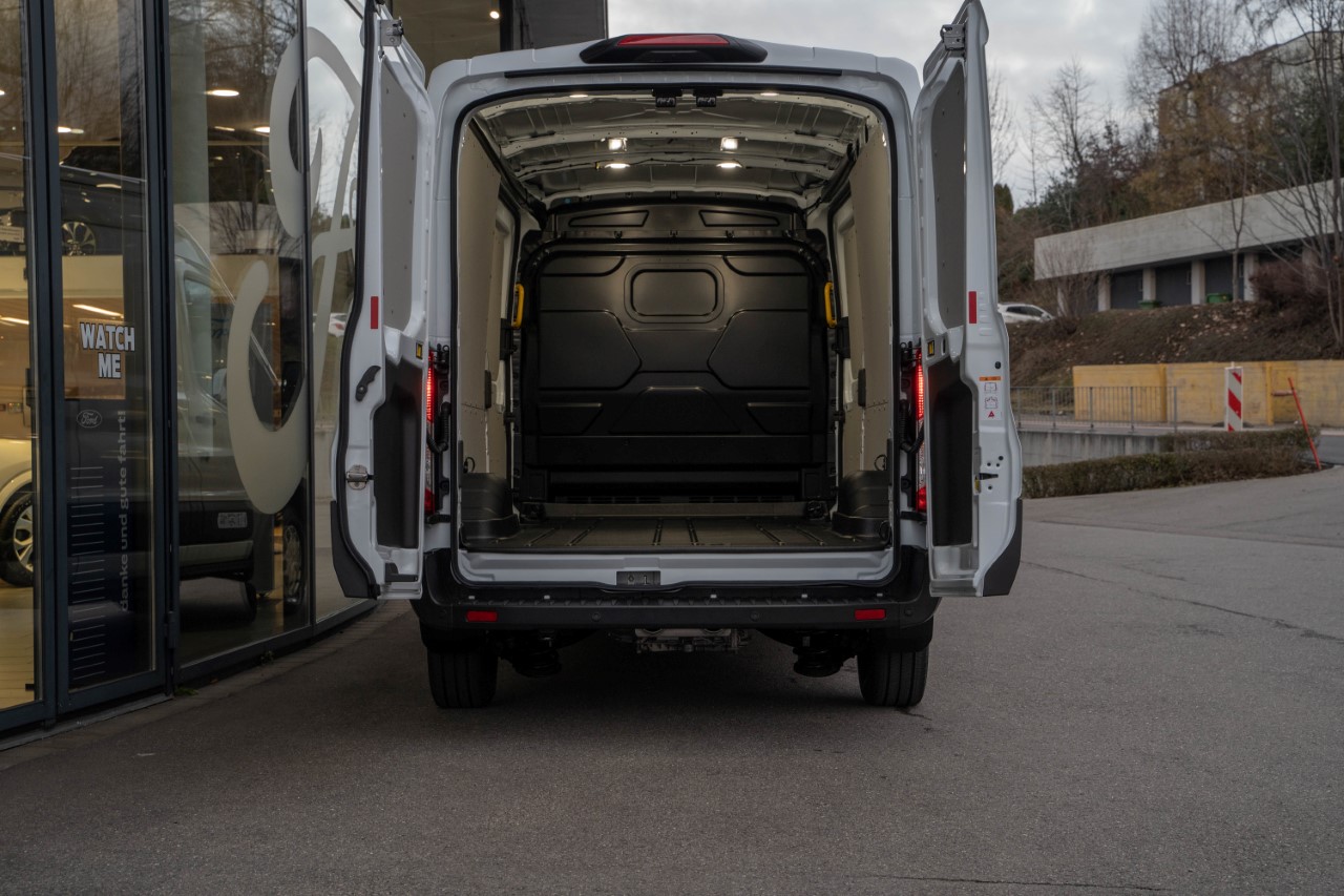 FORD E-Transit Van 350 L3H2 68kWh Trend-image-4