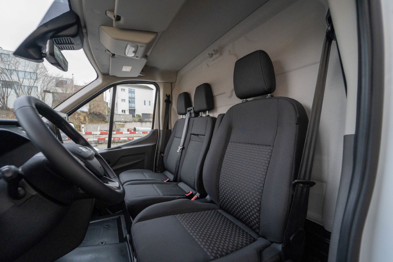 FORD E-Transit Van 350 L3H2 68kWh Trend-image-9