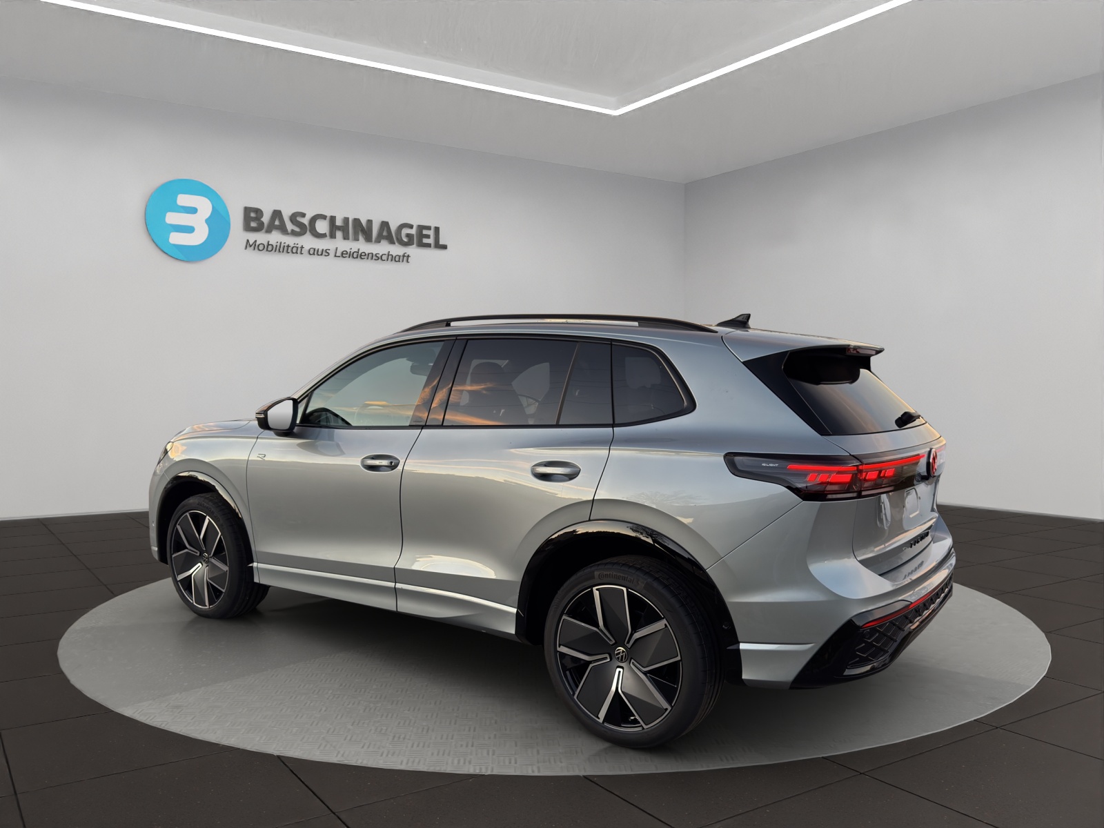 VW Tiguan 2.0 TSI DSG R-Line 4Motion-showroom-element-2