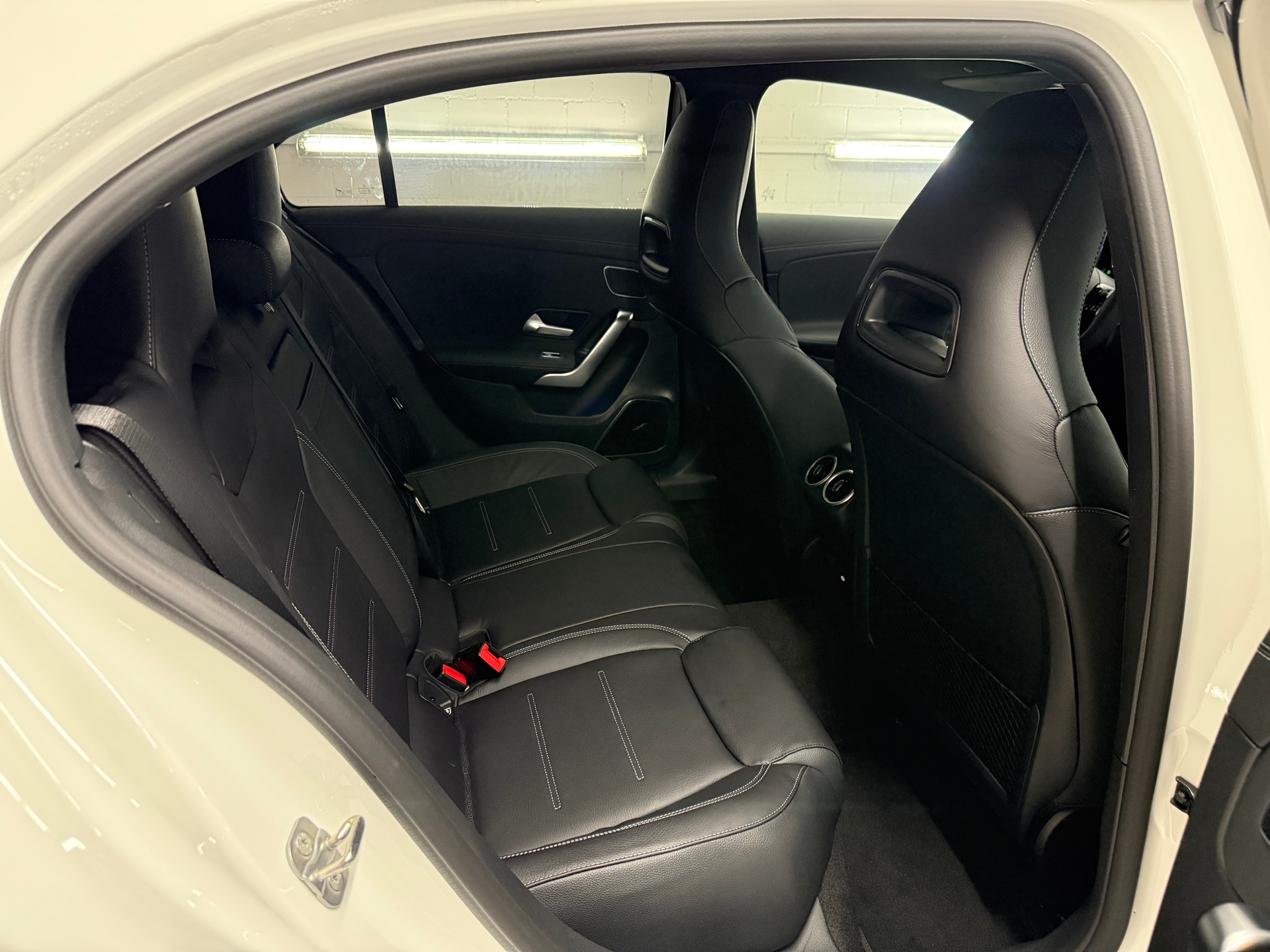 MERCEDES-BENZ A 250 4MATIC Kompaktlimousine-image-8