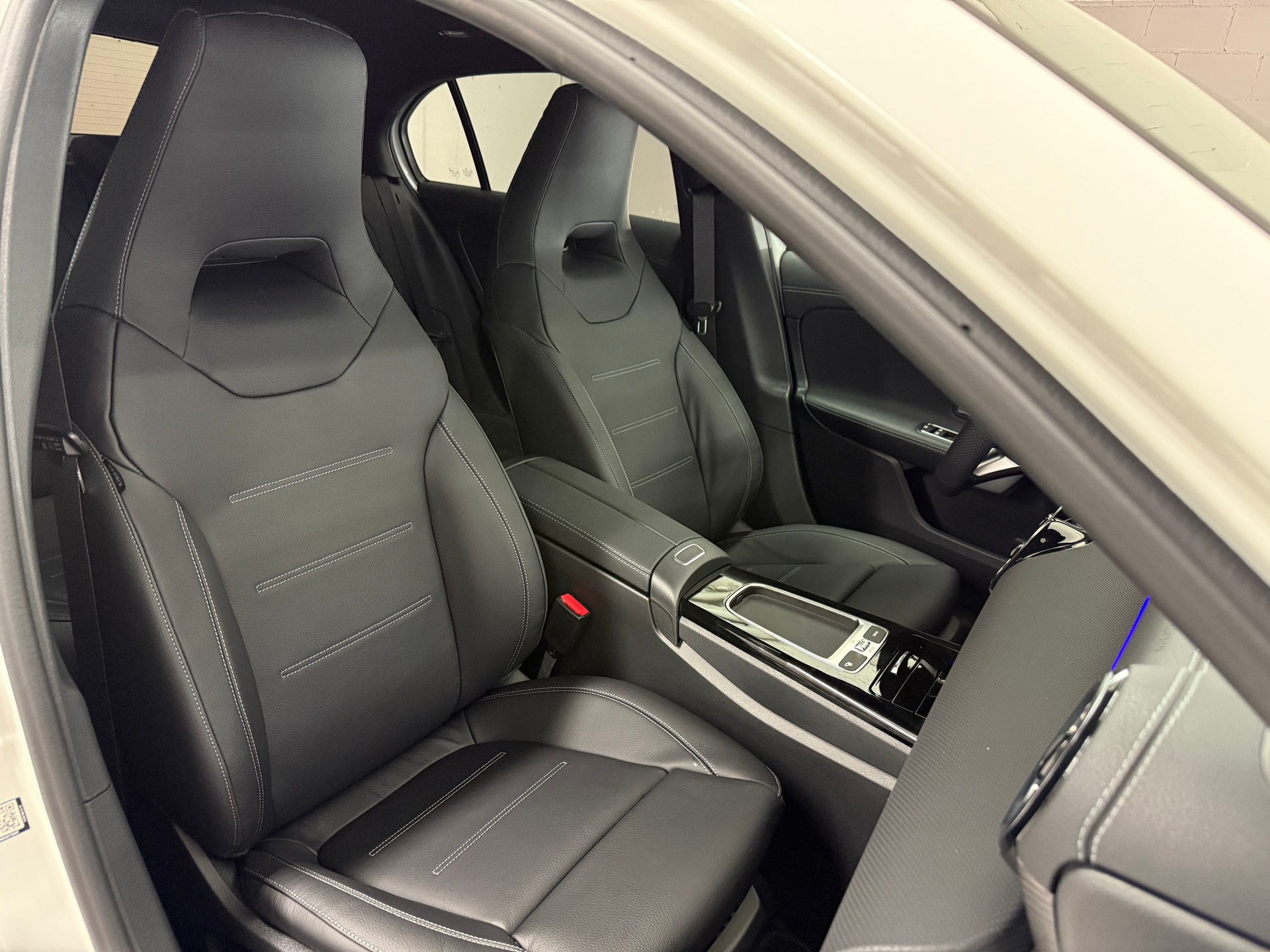 MERCEDES-BENZ A 250 4MATIC Kompaktlimousine-image-9