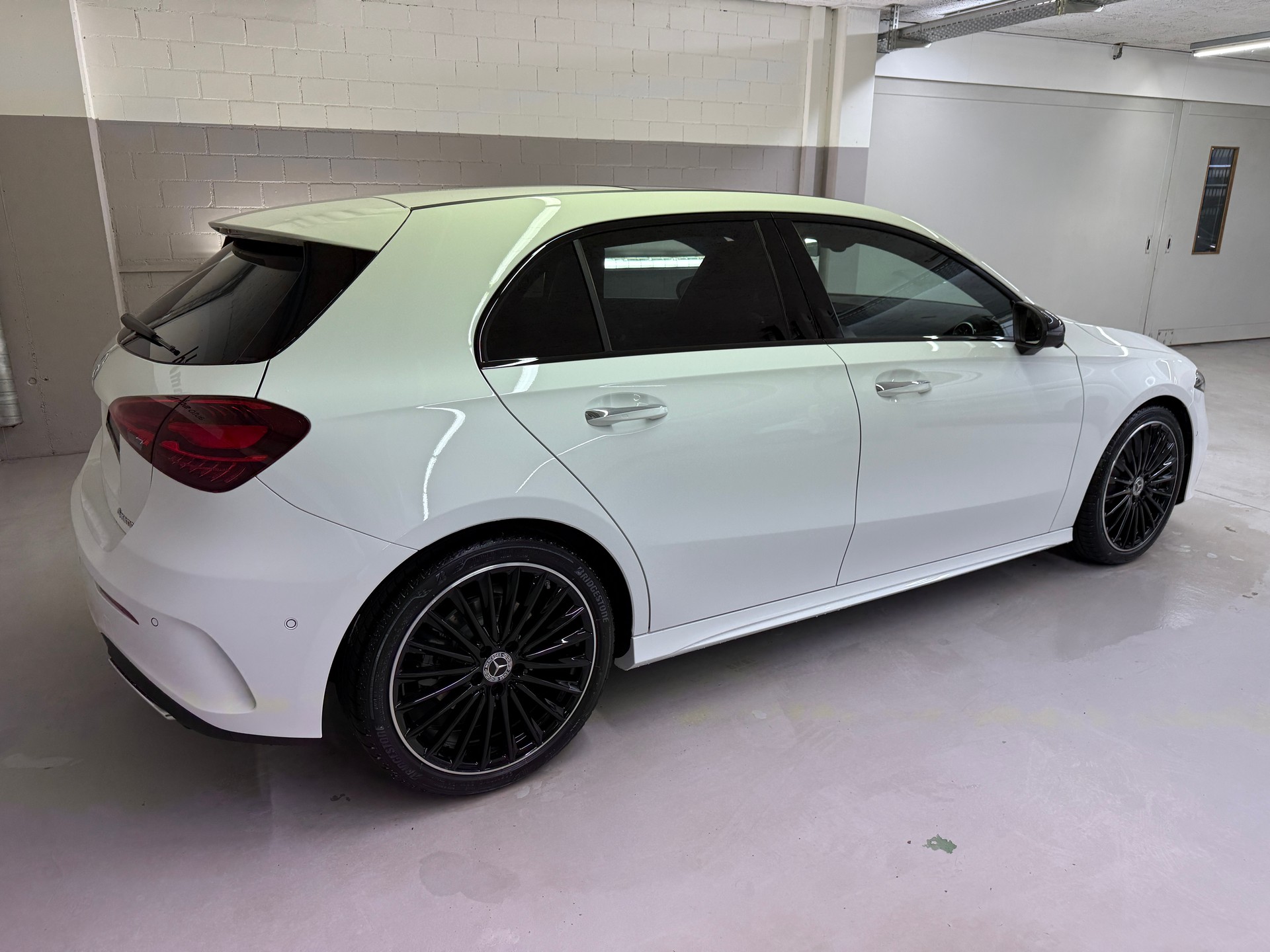 MERCEDES-BENZ A 250 4MATIC Kompaktlimousine-showroom-element-3