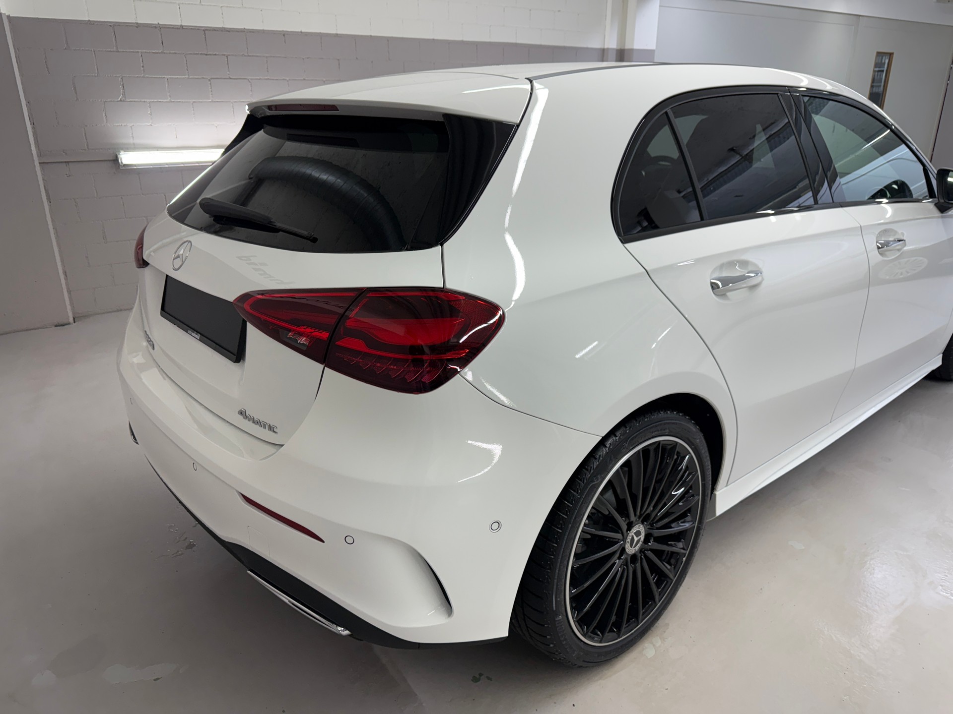 MERCEDES-BENZ A 250 4MATIC Kompaktlimousine-image-5