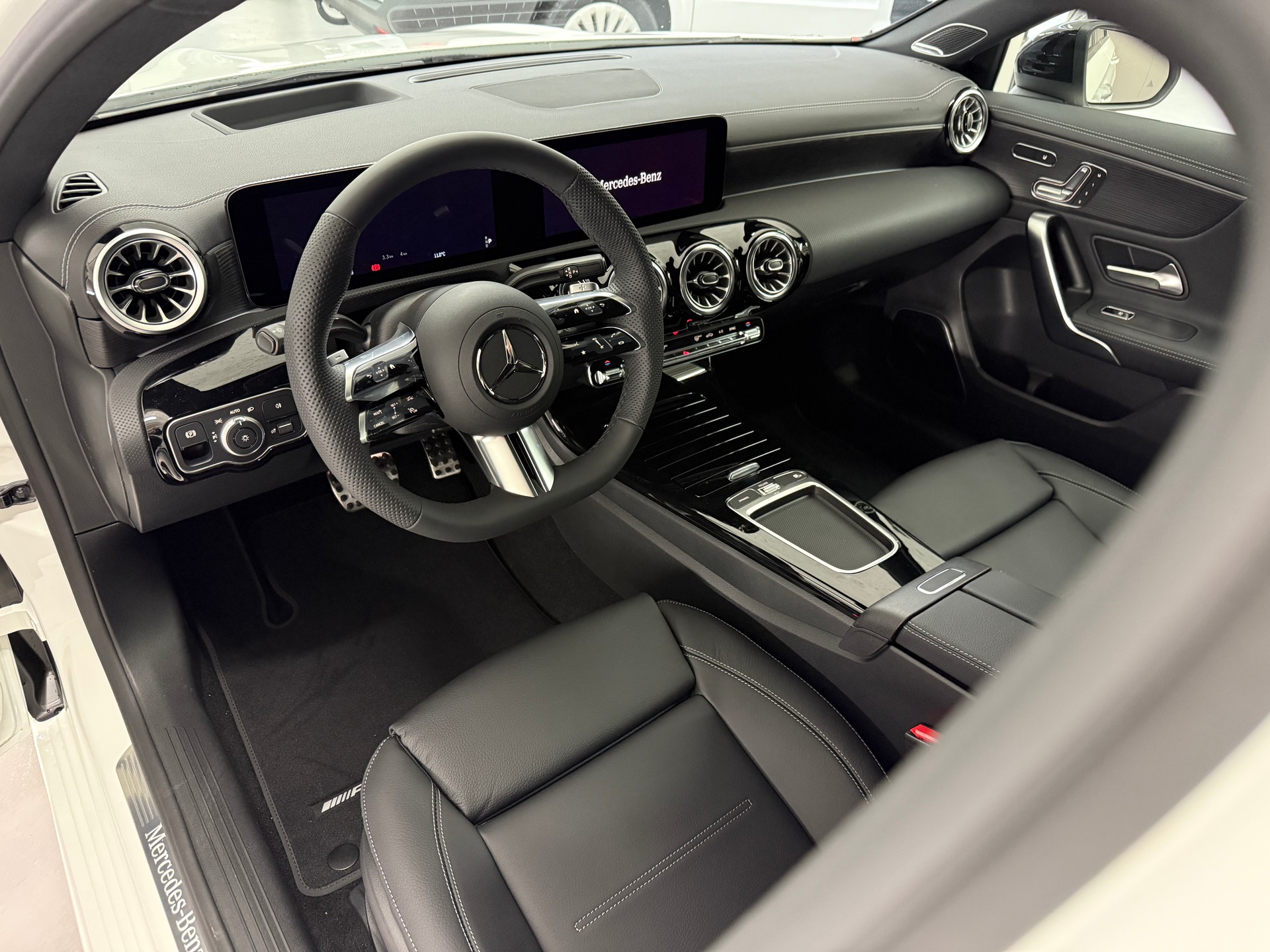 MERCEDES-BENZ A 250 4MATIC Kompaktlimousine-image-6