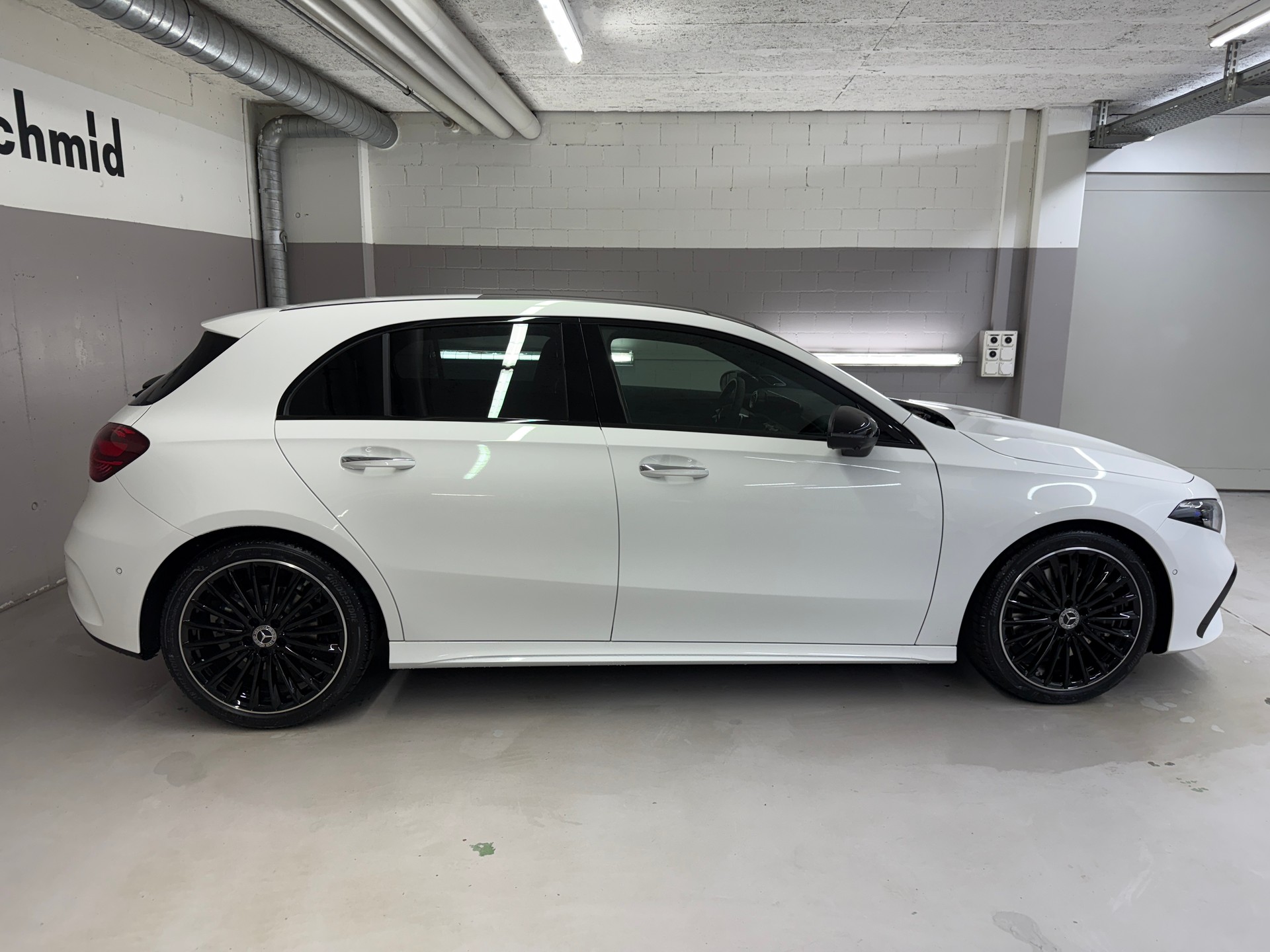 MERCEDES-BENZ A 250 4MATIC Kompaktlimousine-showroom-element-2