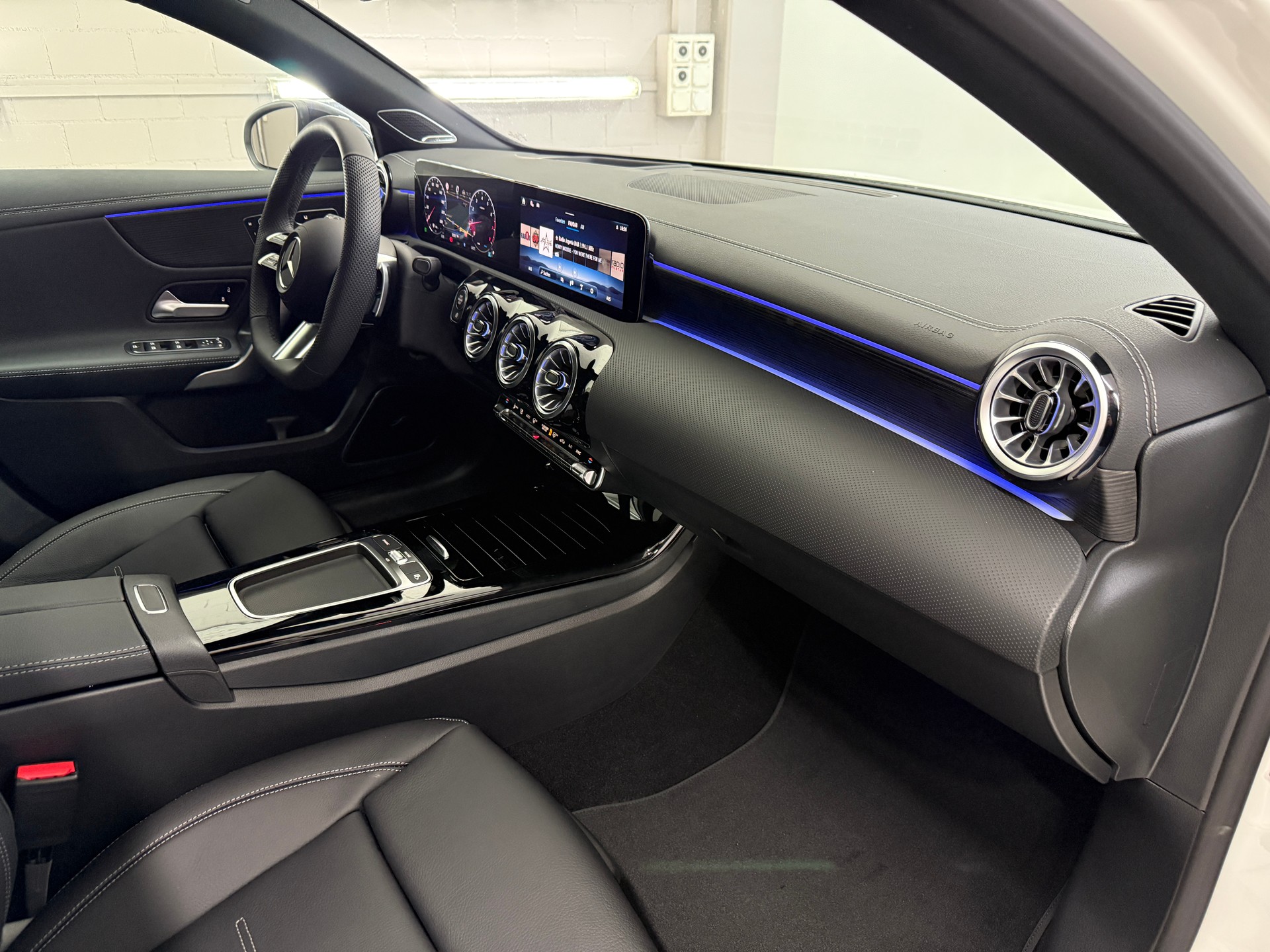 MERCEDES-BENZ A 250 4MATIC Kompaktlimousine-image-10