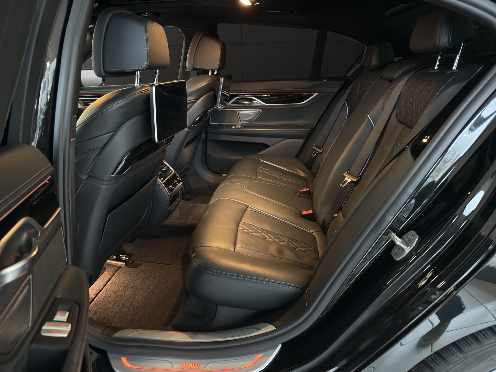 BMW 740d xDrive Steptronic-image-13