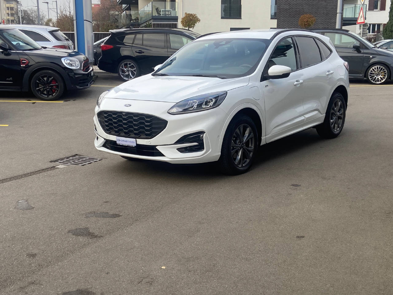 FORD Kuga 2.5 Plug-in Hybrid ST-Line-image-2