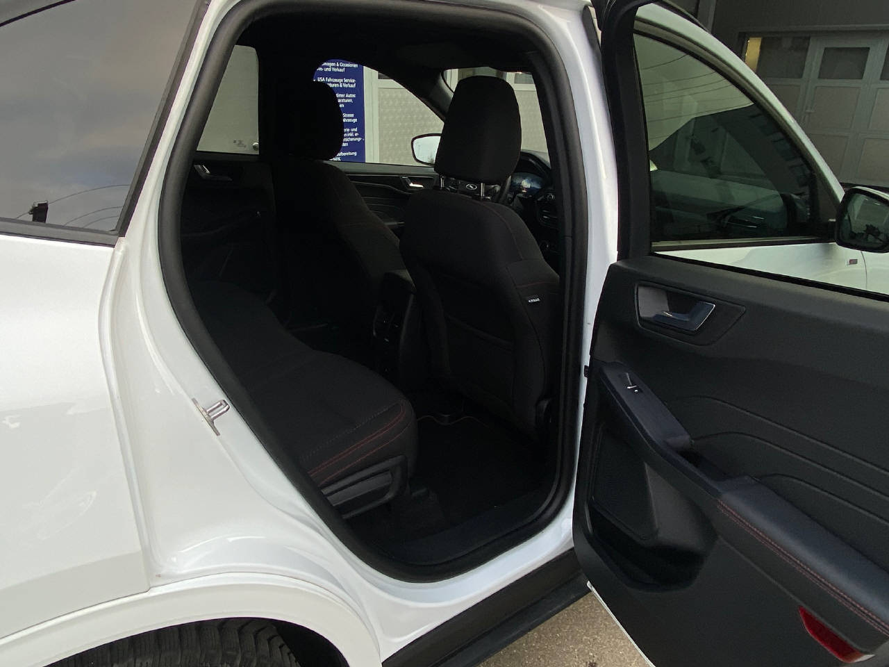 FORD Kuga 2.5 Plug-in Hybrid ST-Line-image-10