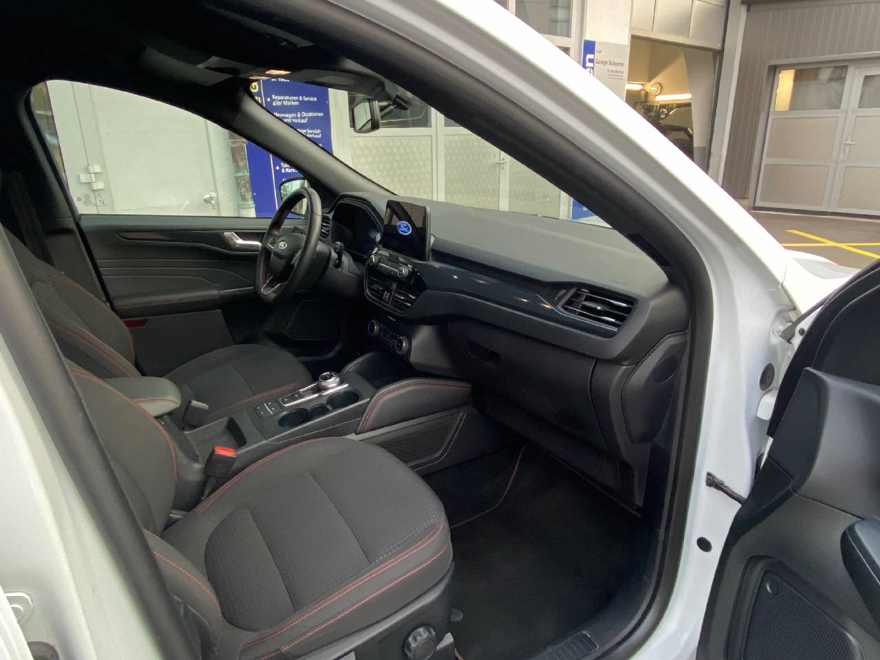 FORD Kuga 2.5 Plug-in Hybrid ST-Line-image-11