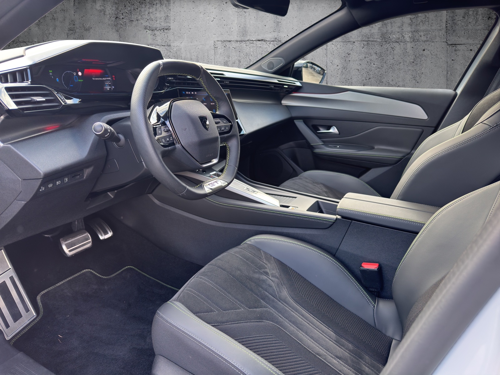 PEUGEOT 308 SW 1.6 PHEV 180 GT-showroom-element-1