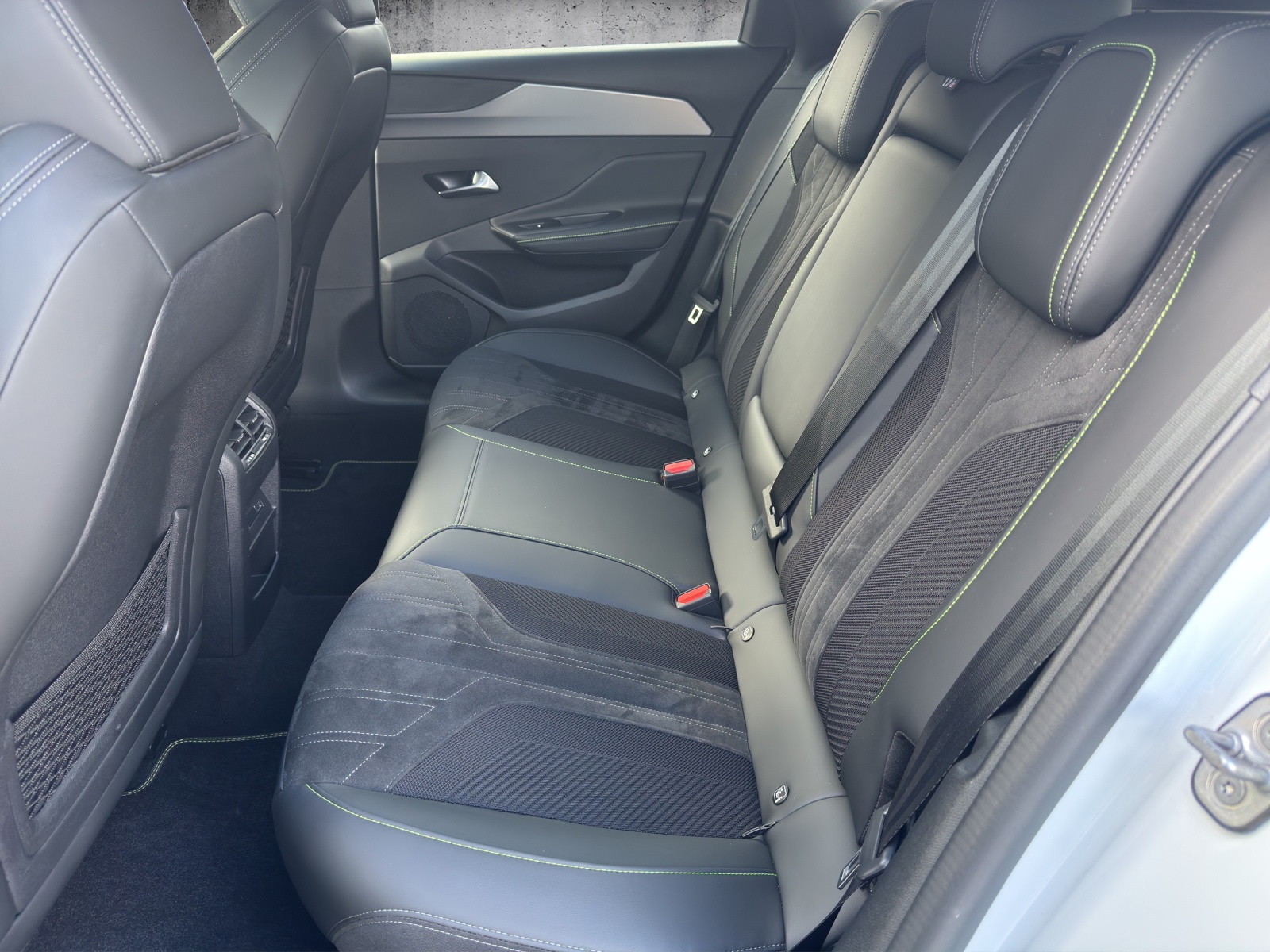 PEUGEOT 308 SW 1.6 PHEV 180 GT-image-26