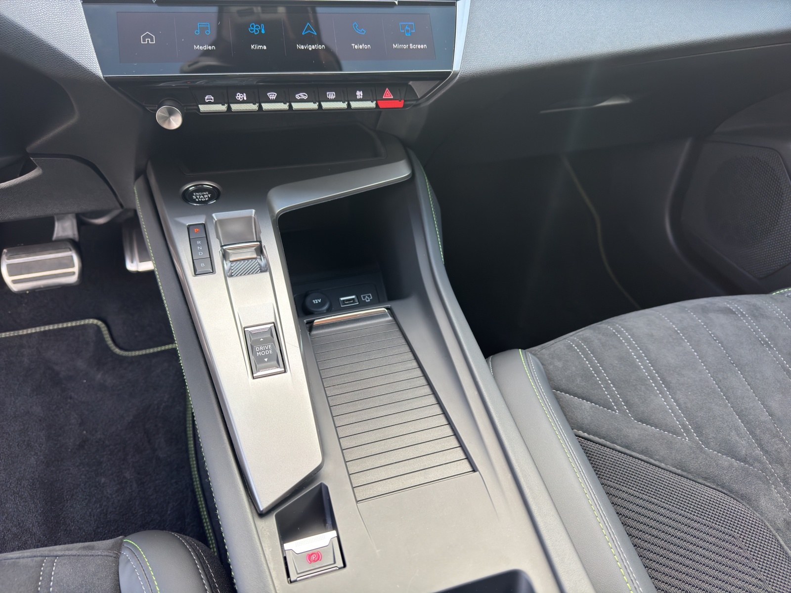 PEUGEOT 308 SW 1.6 PHEV 180 GT-image-22