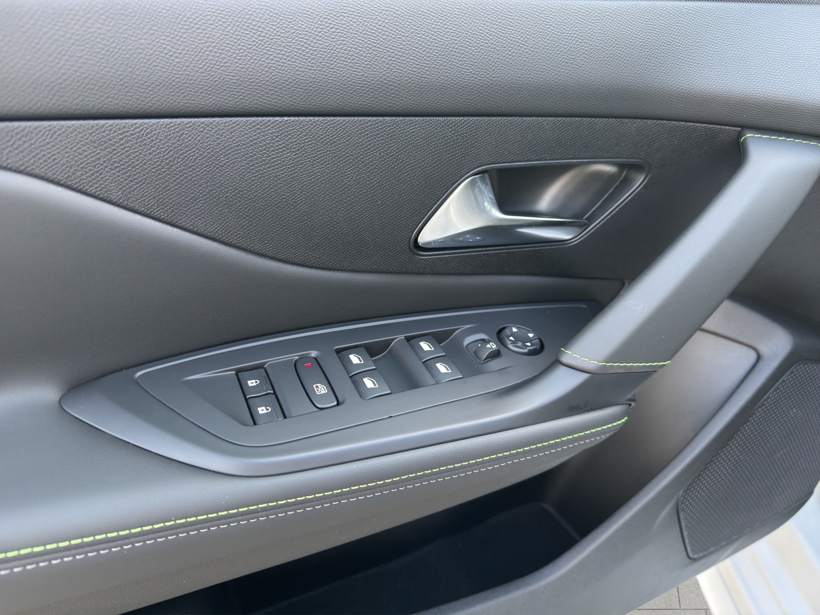 PEUGEOT 308 SW 1.6 PHEV 180 GT-image-23