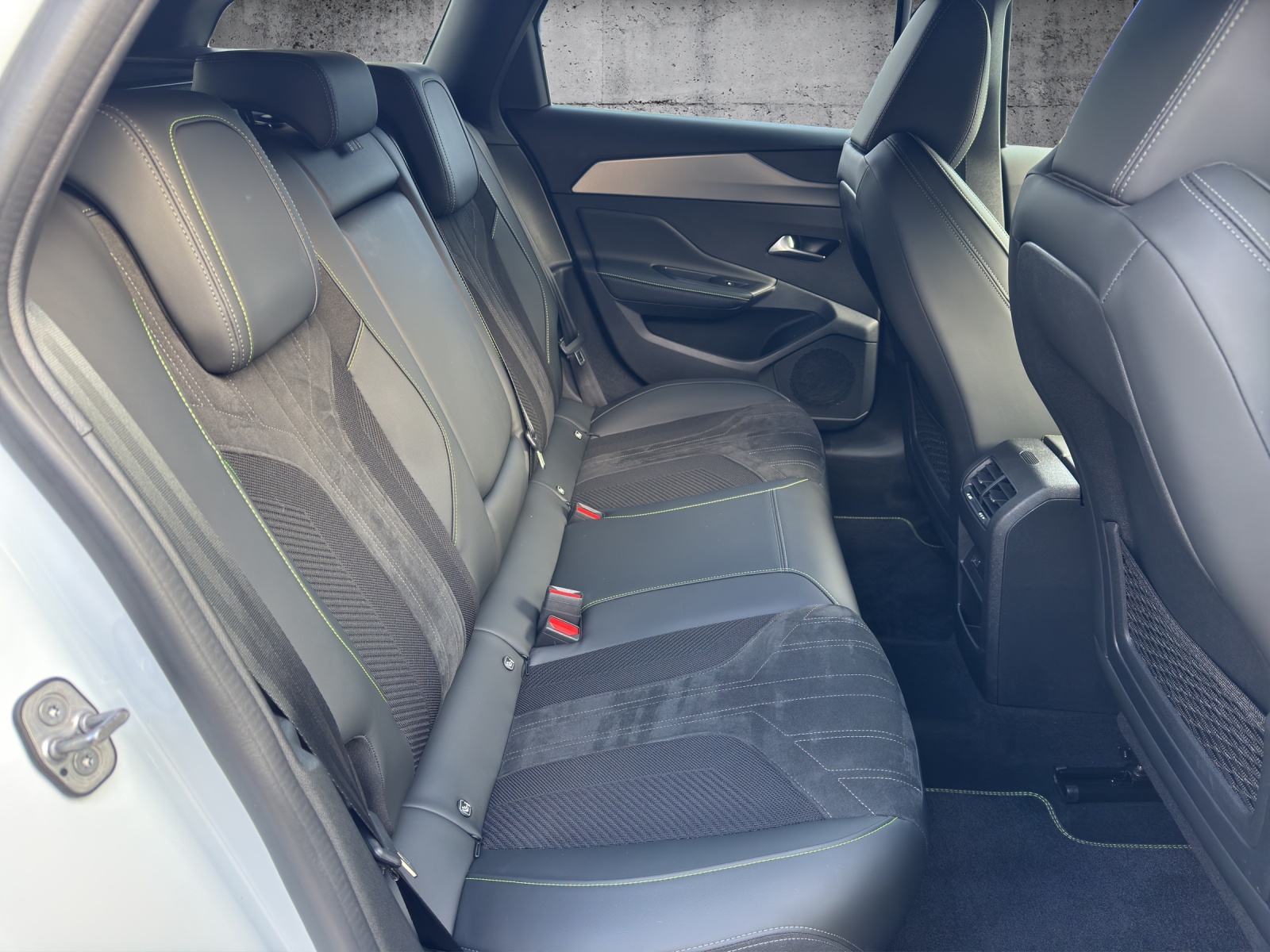 PEUGEOT 308 SW 1.6 PHEV 180 GT-image-27