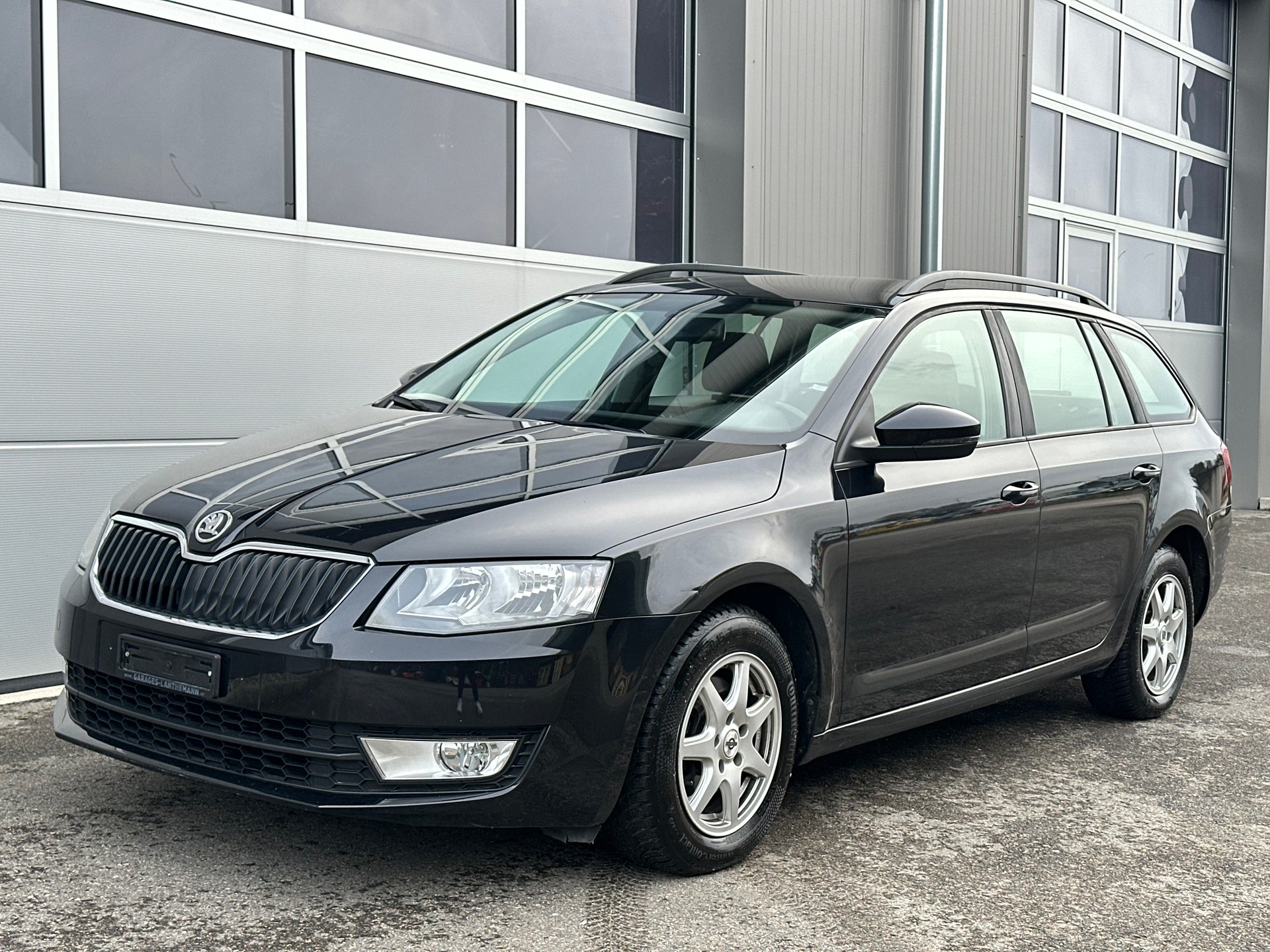 SKODA Octavia Combi 1.6 TDI Ambition 4x4-image-2