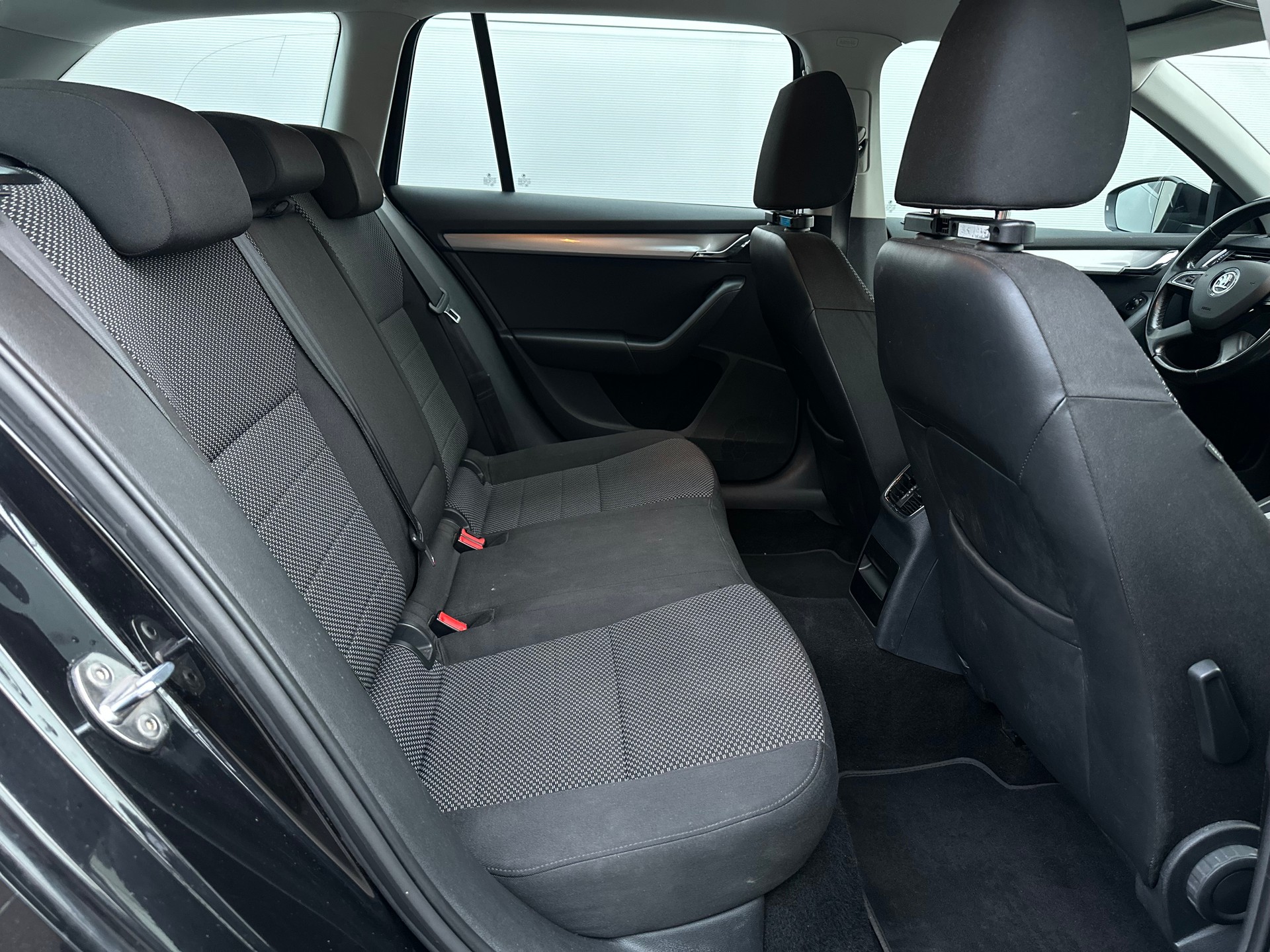 SKODA Octavia Combi 1.6 TDI Ambition 4x4-image-7