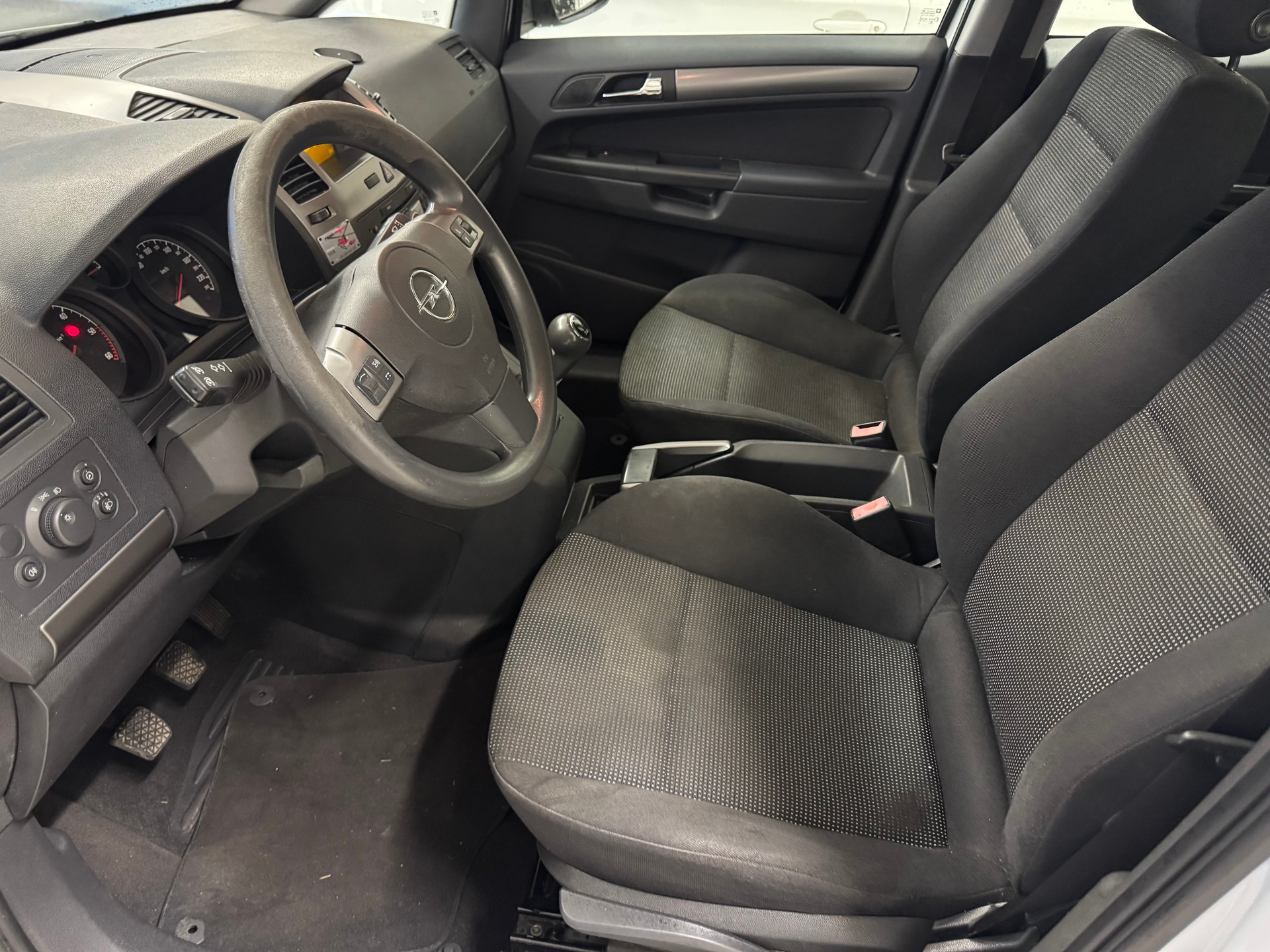 OPEL Zafira 1.9 CDTI Enjoy-image-11