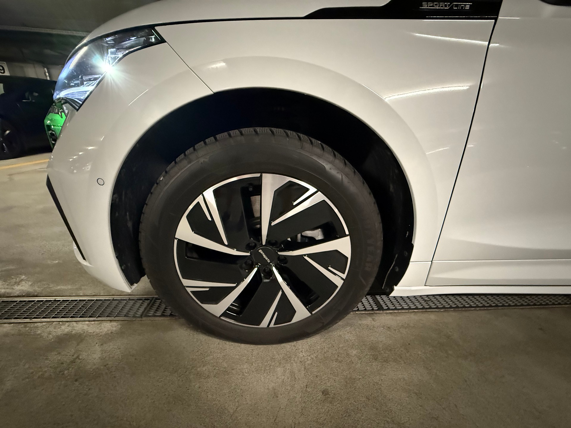 SKODA Enyaq 85x Sportline 4x4-image-3