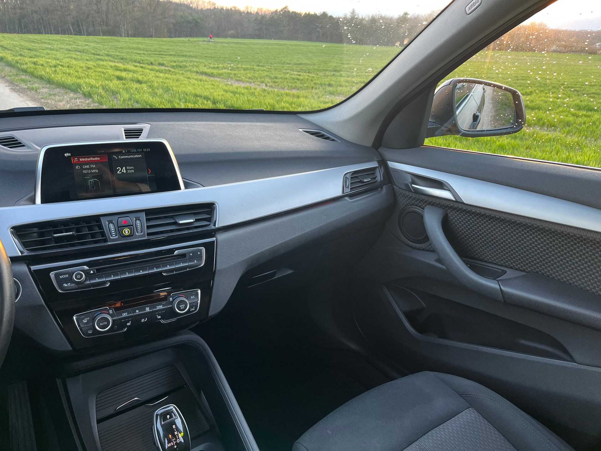 BMW X1 xDrive 20i Steptronic-image-19