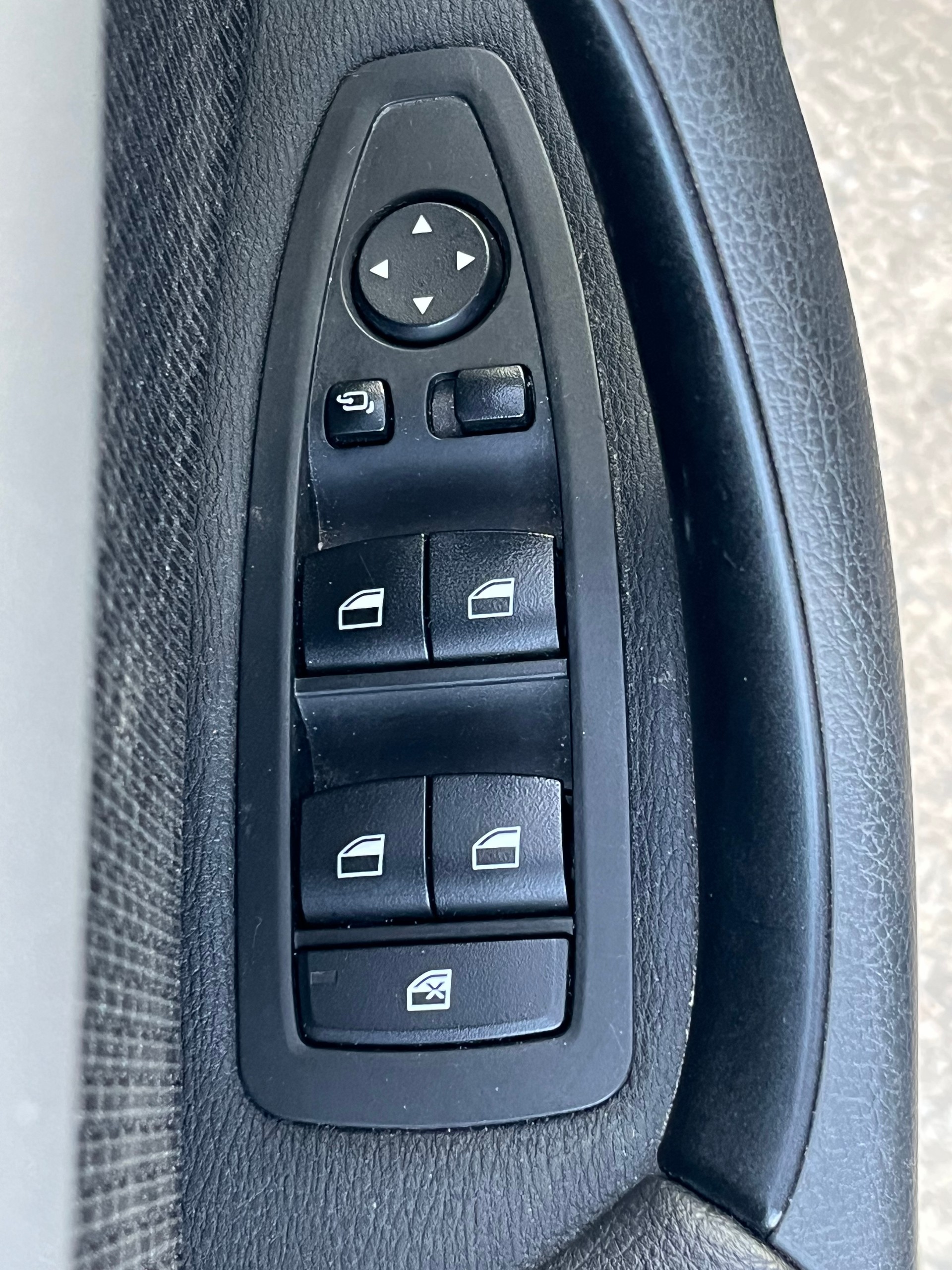 BMW X1 xDrive 20i Steptronic-image-15