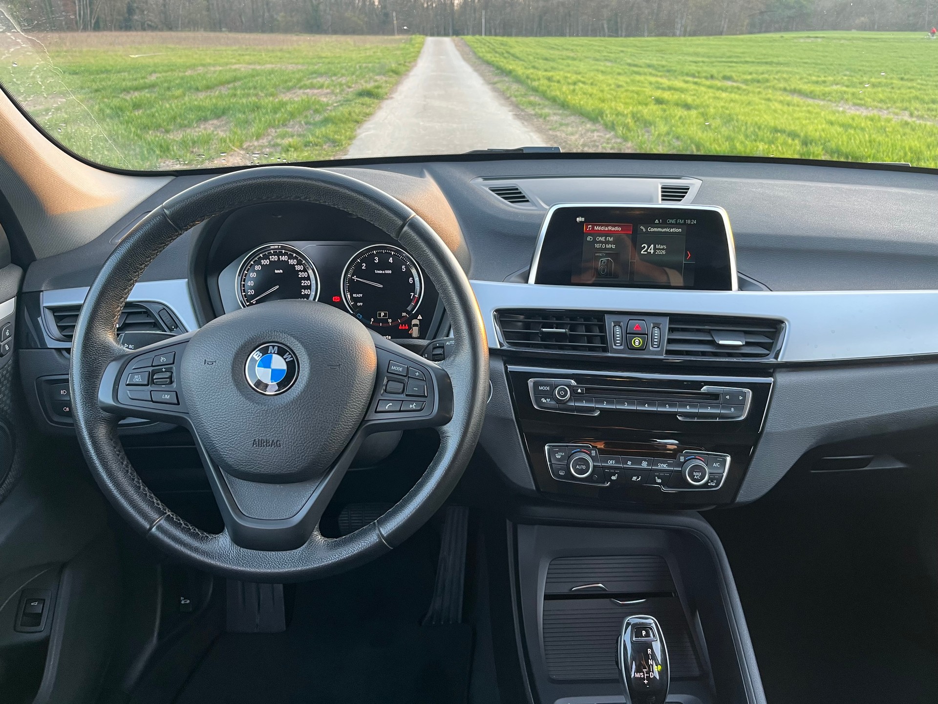 BMW X1 xDrive 20i Steptronic-image-18
