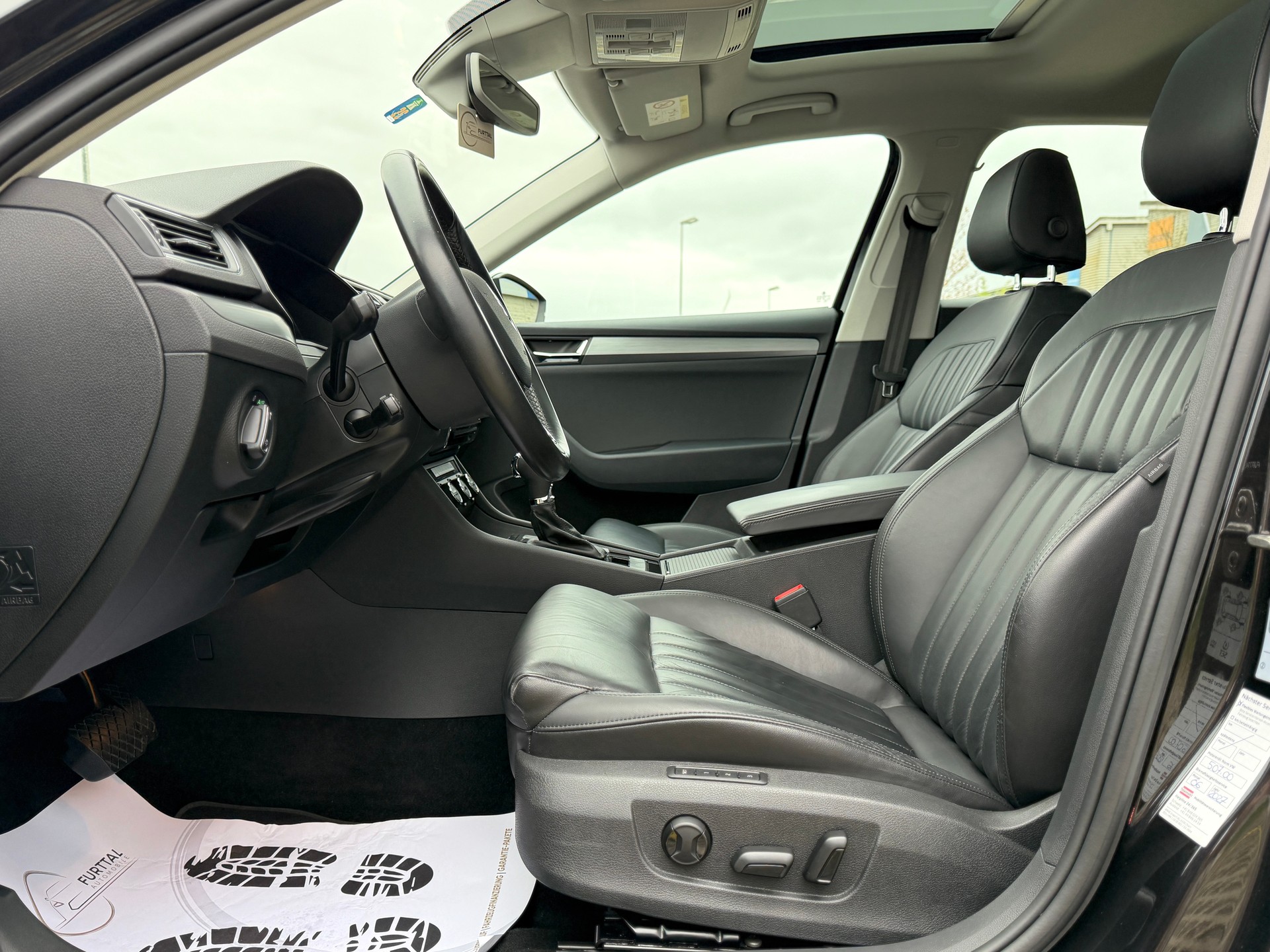SKODA Superb 2.0 TDi Style DSG-image-17