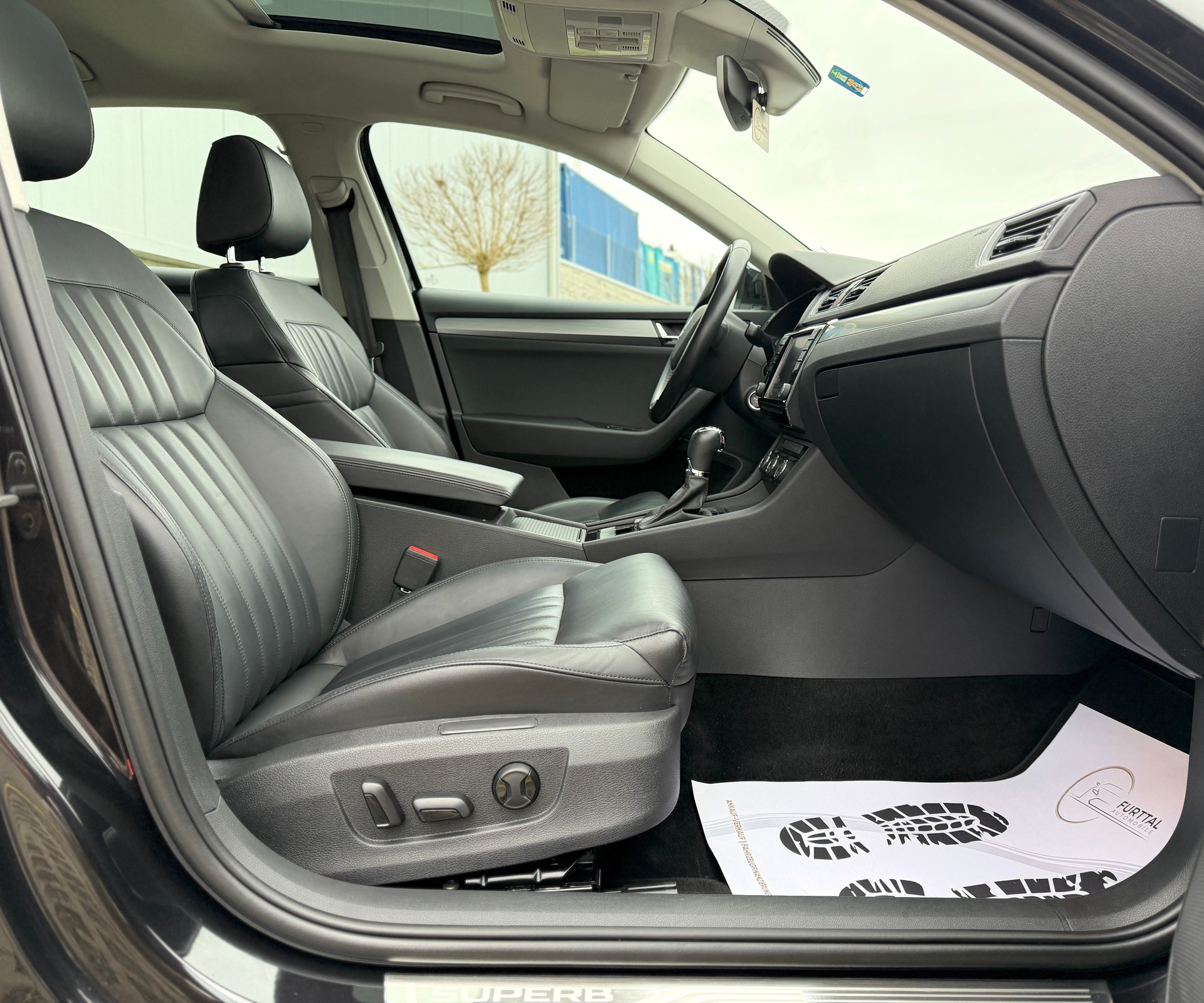 SKODA Superb 2.0 TDi Style DSG-image-19
