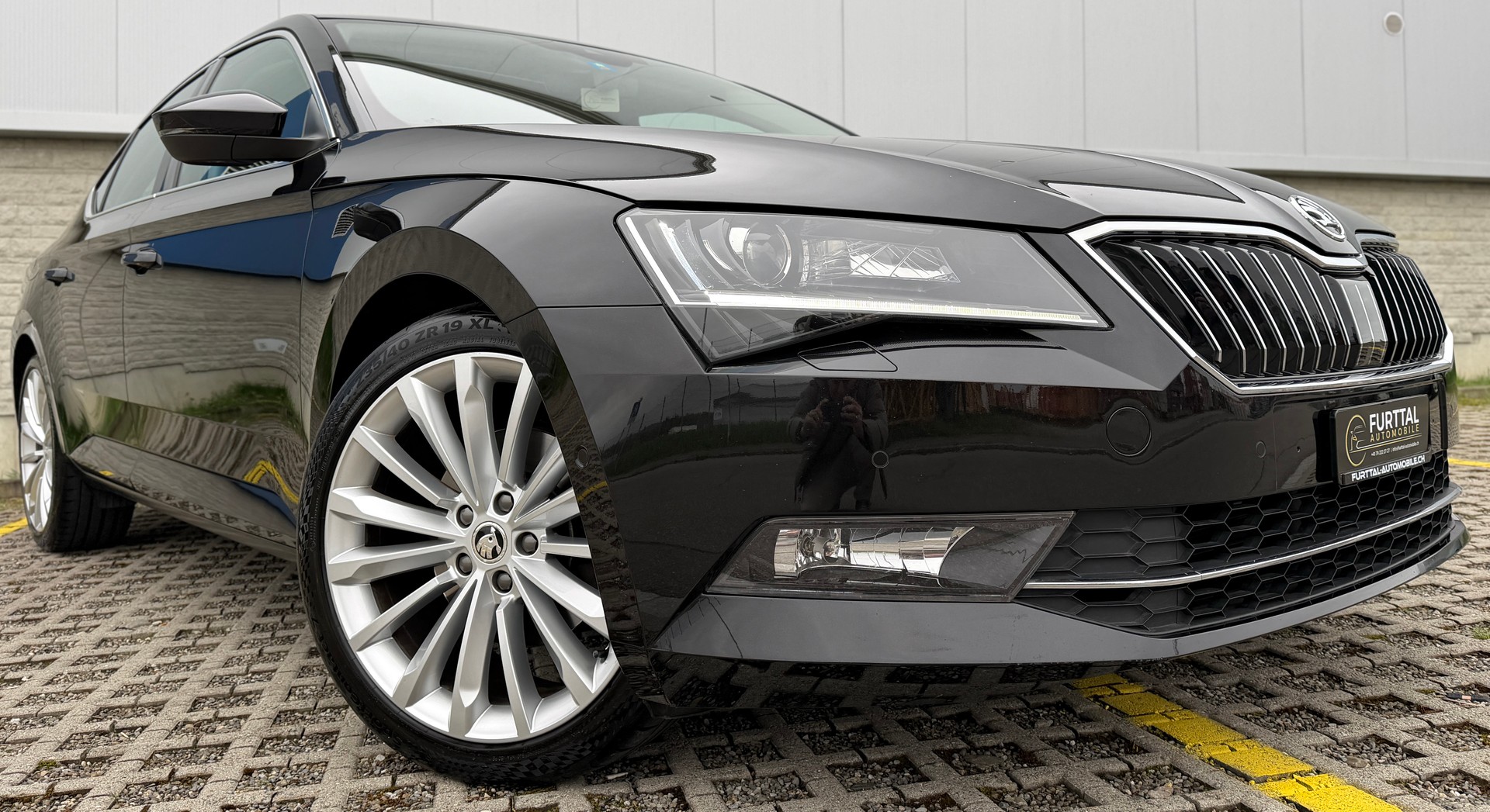 SKODA Superb 2.0 TDi Style DSG-showroom-element-1