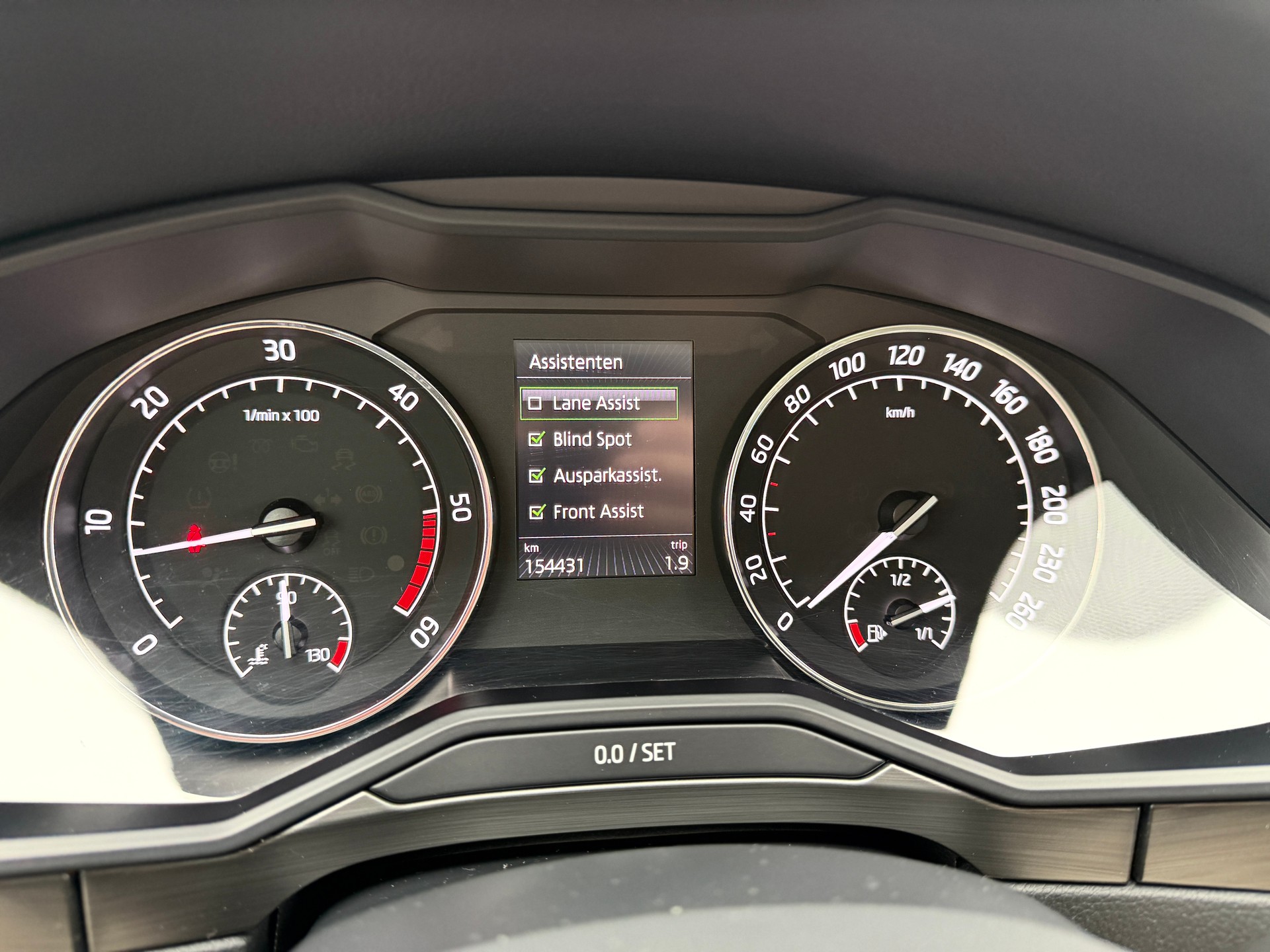 SKODA Superb 2.0 TDi Style DSG-image-30